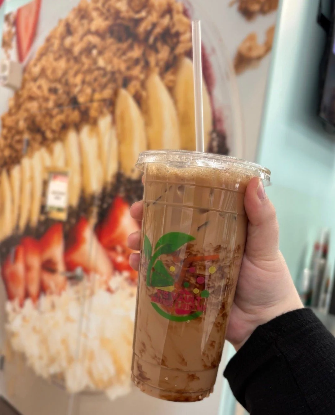 Did someone say Free Coffee?? ☕✨

We did!! FREE COFFEE FRIDAY is on 4/13 at @tsvault_smoothiejuicebar inside the Warwick Mall Carousel Food Court!
Stop in during open hours (starting at 10AM) and enjoy any size hot or iced Lavazza coffee, completely 
