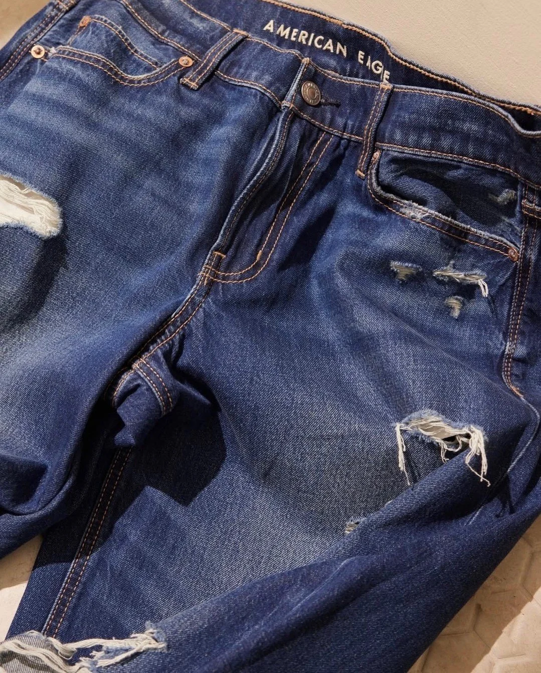 Denim lovers, this one&rsquo;s for you! 👖💙

From today through Sunday, 4/26, @americaneagle at Warwick Mall is hosting a Denim Trade-In Event. 🤩 
Bring in your old jeans to recycle and get $10 off a new pair! 💲 

Plus, book a styling appointment 