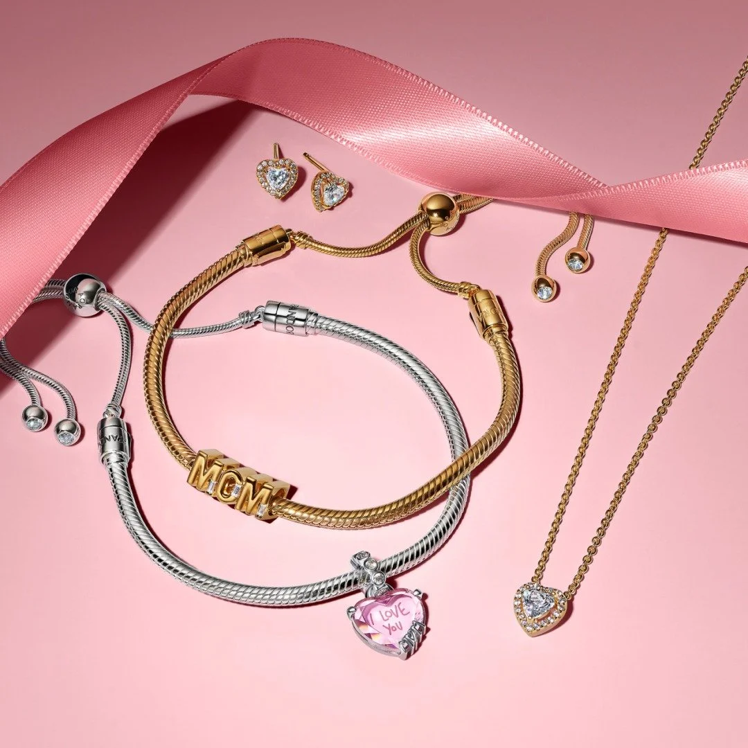 This Mother&rsquo;s Day, let your love shine as bright as her favorite memories. 💖🌟 

@theofficialpandora gift sets are wrapped, ready, and thoughtfully styled to make her day unforgettable. Because the best gifts come from the heart, and Pandora d