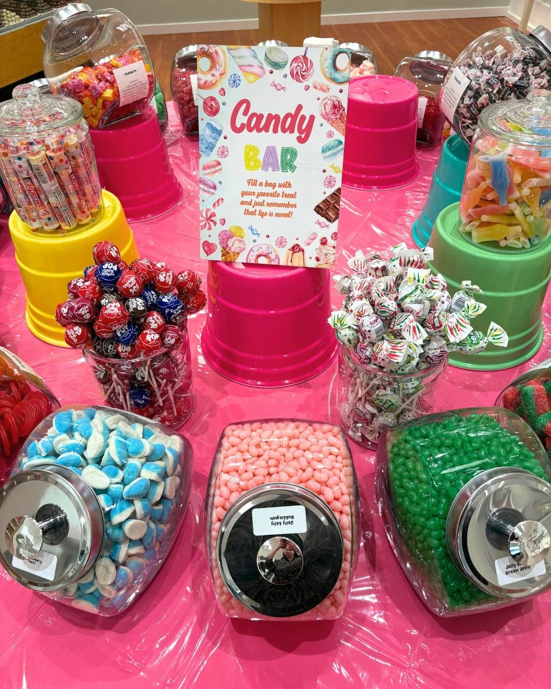 🍫 Sweet news! @thechocolateboutiquecranston is opening at Warwick Mall this Monday at 10 AM, located between We Be Jammin' and Kay Jewelers!

This family-owned candy shop is serving up handmade truffles, locally grown &amp; hand-dipped apples, hand 