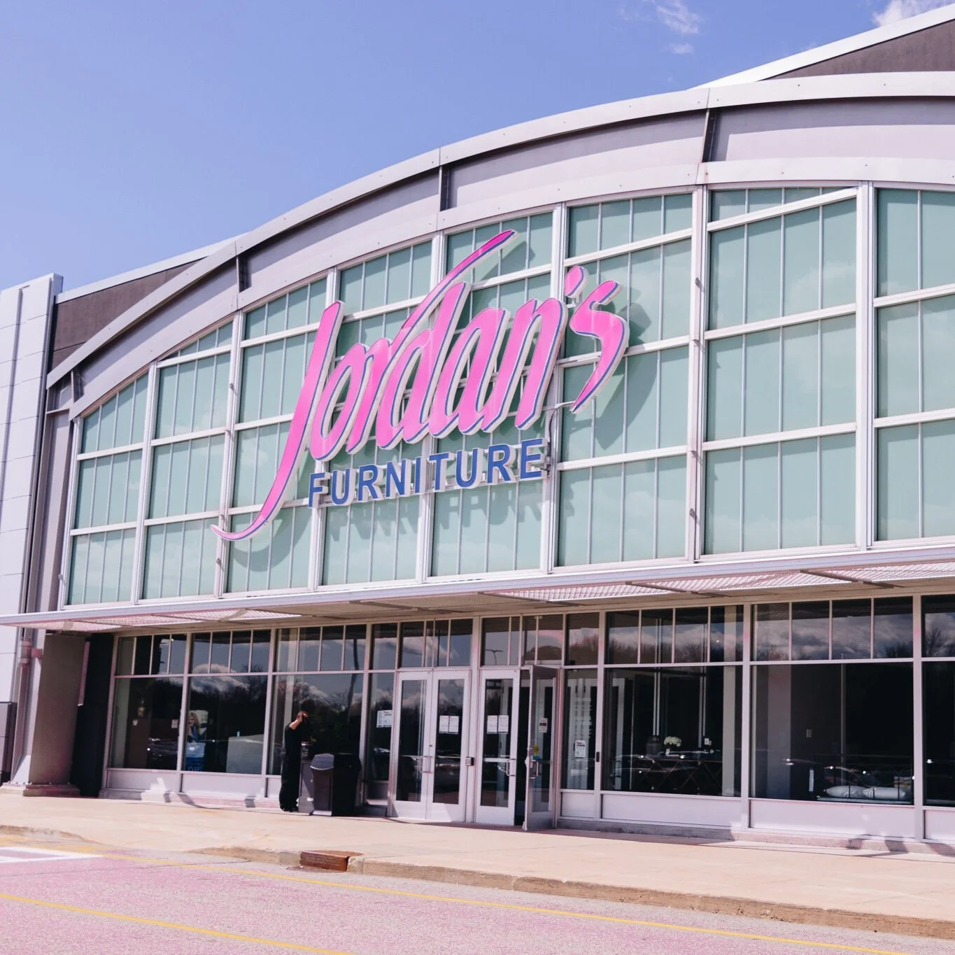 Jordan's Furniture — Warwick Mall