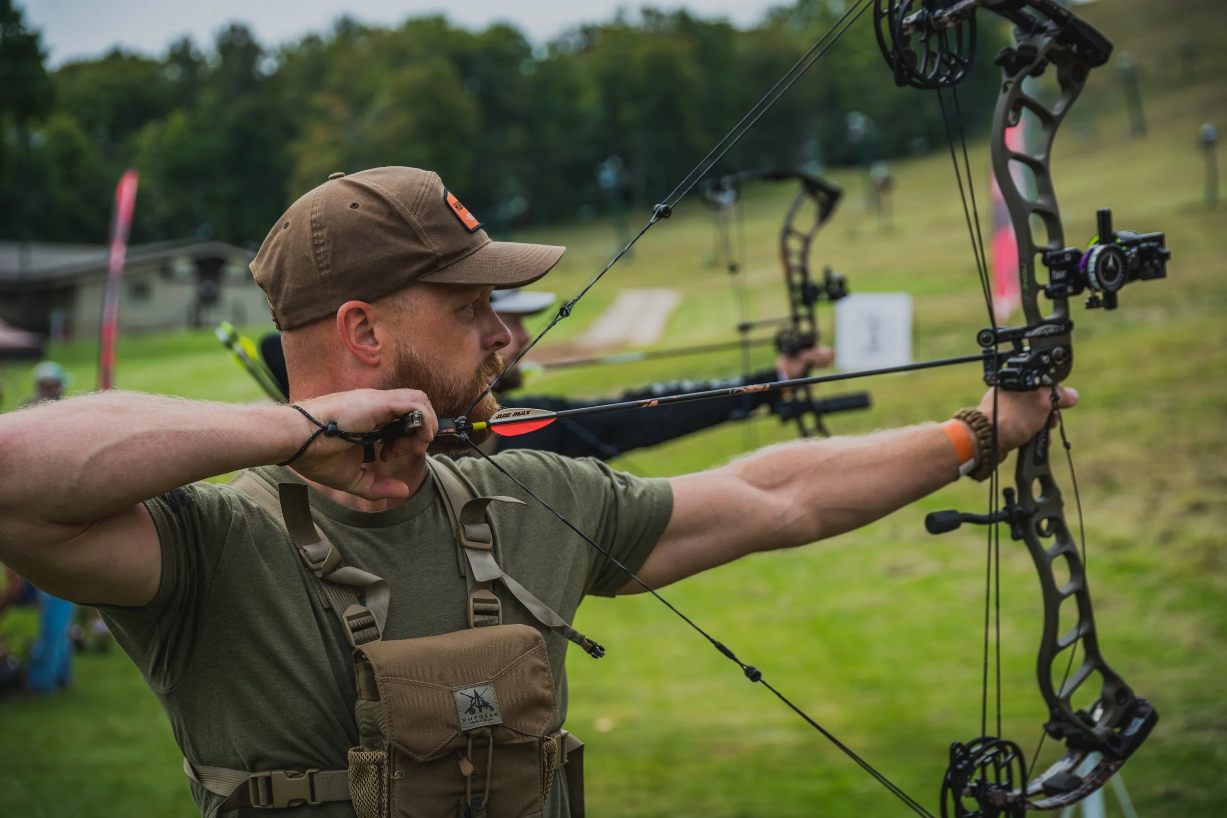 Adjust draw length on compound bow