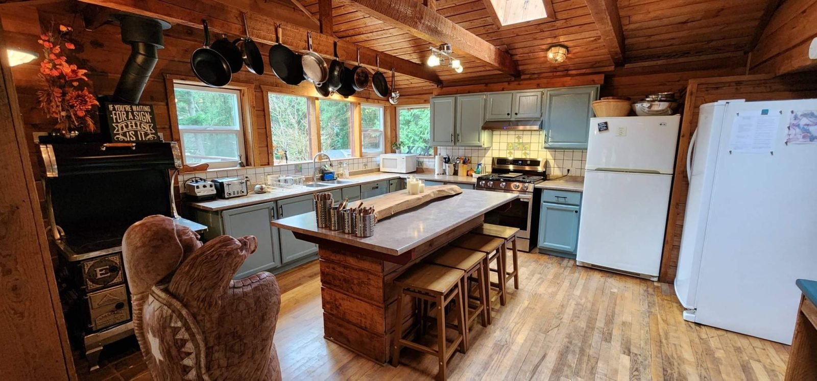 Xenia Lodge Kitchen Bowen Island Retreat.jpeg