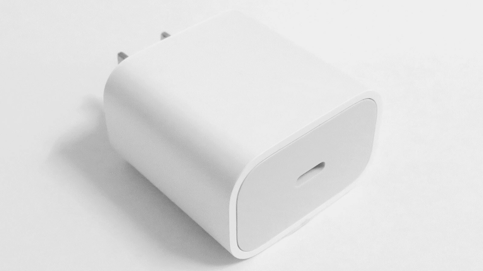 absolute-magic.com - USB-Type C to Lightning Cable (1m), Improved 20W USB-C Power Adapter (Mains Adapter), Choice of 5 Cartoon Protective Shells