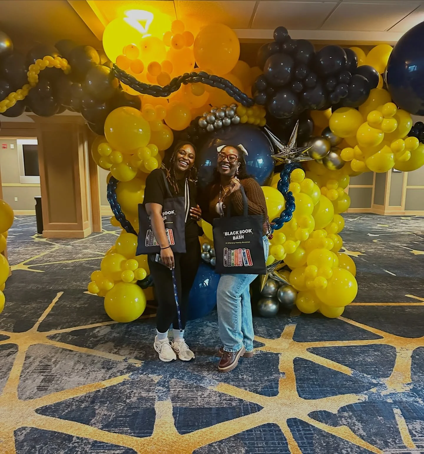 If you saw me wandering around @blackbookbash with my name badge flipped backwards - no you didn&rsquo;t! I&rsquo;m a reader first, okay!? 😂 there was way too much talent in that building for me to just sit down. 

Real talk there were so many amazi