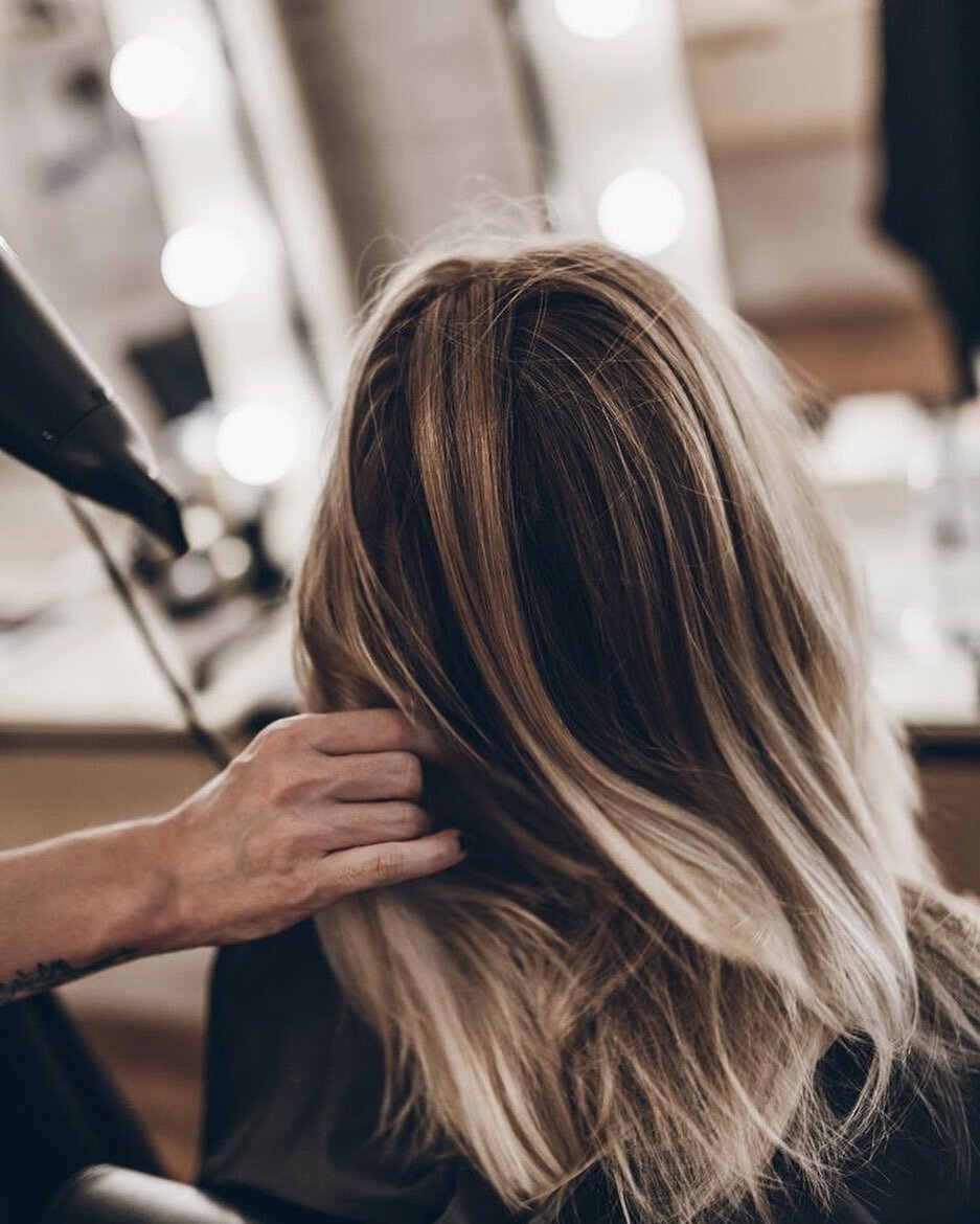 Out blowdry bar will revolutionise the hair treatment industry. 
&bull;
&bull;
&bull;
&bull;
#marykeithbeauty #marykeith #sydney #sydneysalon #australiasalon #sydneynailsalon #hairsalonsydney #sydneyhairsalon #nailsalonsydney #blowbar #blowdrybar #bl