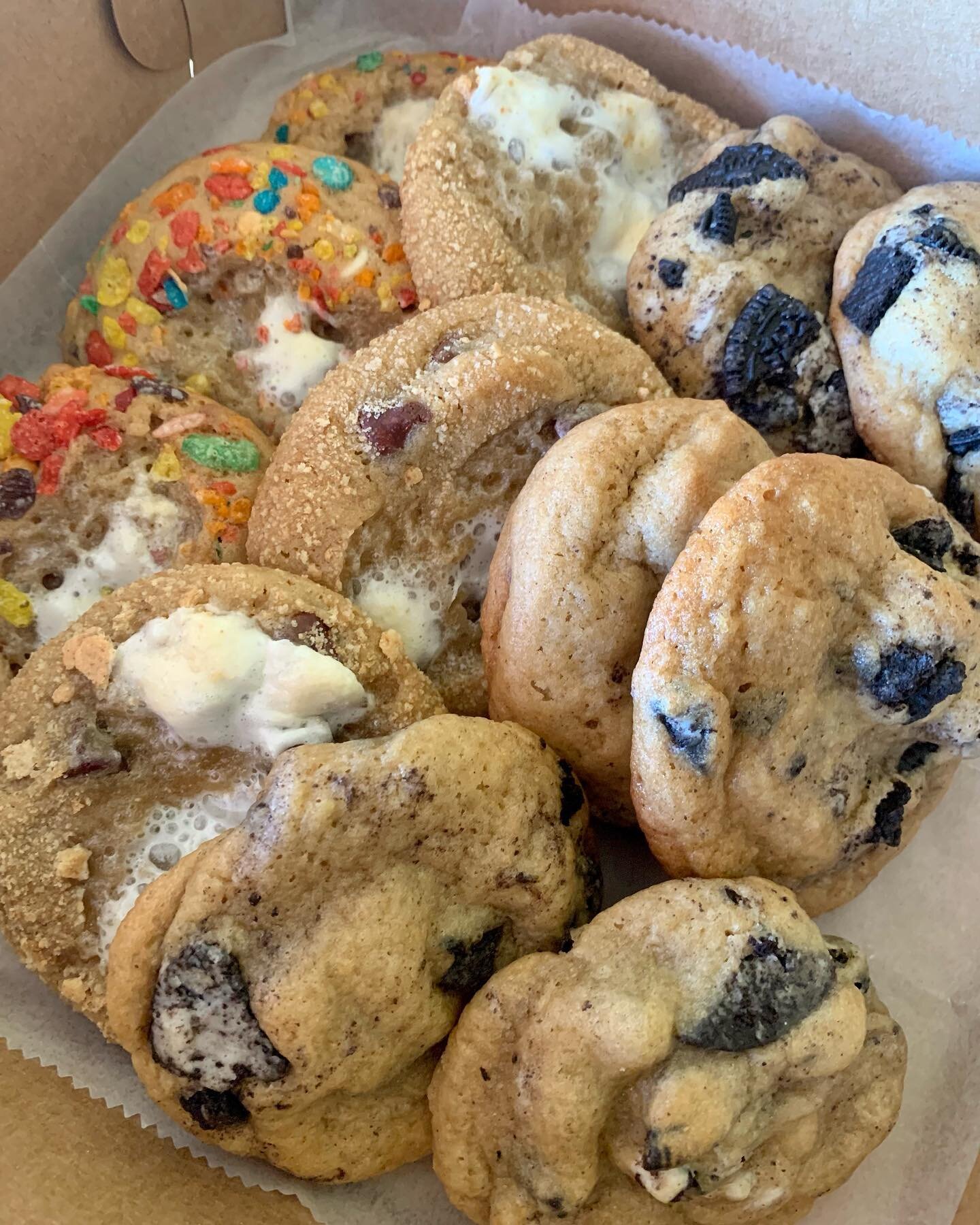 just some cookie orders 😻😻 look at themmmm 

#cookies #cookiesofinstagram #homebakery #blueprint #cookiesandcream #oreos #nabisco #fruitypebbles #smores