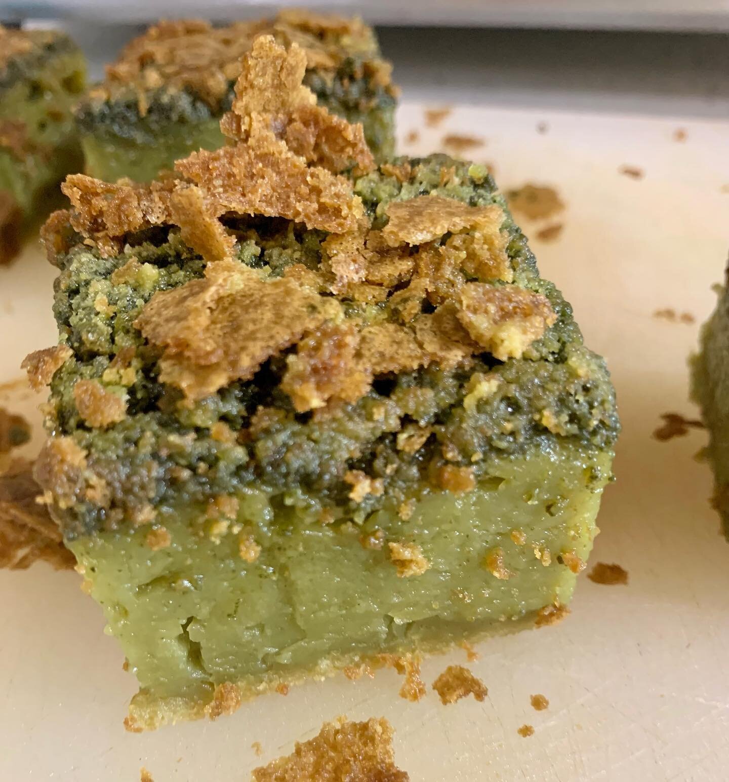 if you were able to snag a matcha butter mochi at one of my pop ups, how are we feeling about having them on my permanent menu??? 

#matcha #buttermochi #cookies #greentea #brownies #brookie #supportsmallbusiness #homebakery #blueprint #hawaii #local