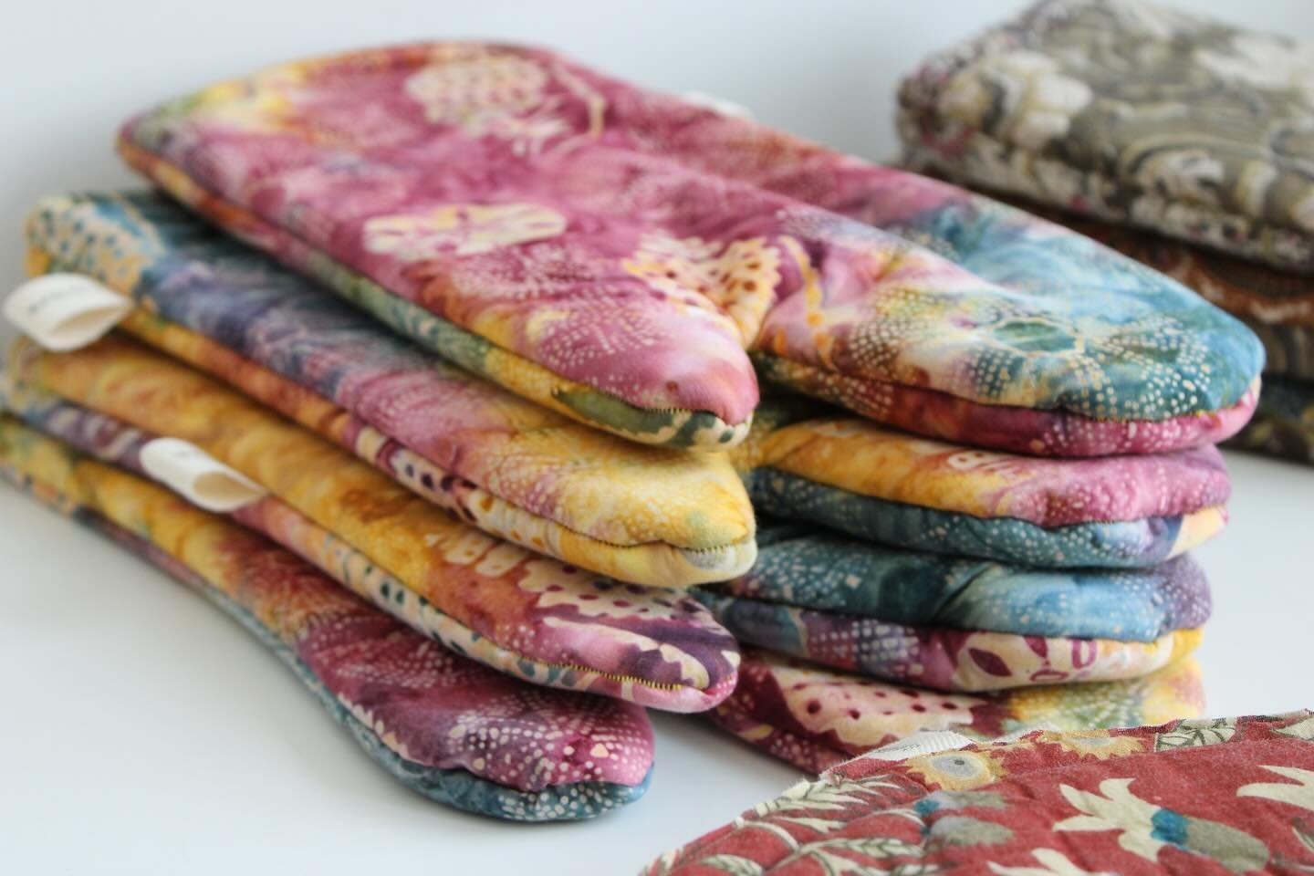 🌸 Spring has sprung! 🌼 Exciting news &ndash; our LB HomeDecor Line has blossomed into the kitchen! Introducing our brand-new Oven Mitts and Trivets handcrafted from upcycled cotton quilts! 🧵 Available exclusively via DM for now, these beauties are