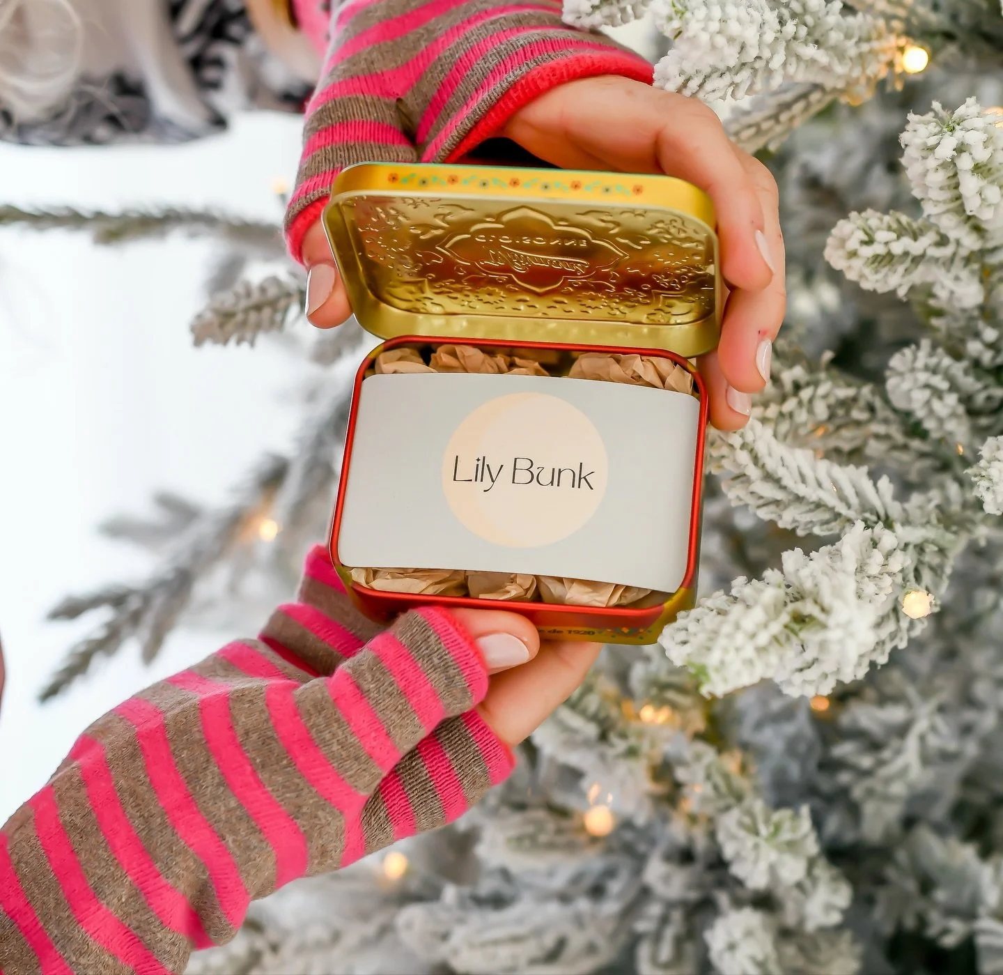Can&rsquo;t pick just one LB gift this year? ✨ No problem &mdash; let them choose!

Gift cards are now available in set amounts or any custom price you&rsquo;d like. 🎁 Hop over to our LB Online Shop and let the cozy gifting begin!

Stay warm, stay j