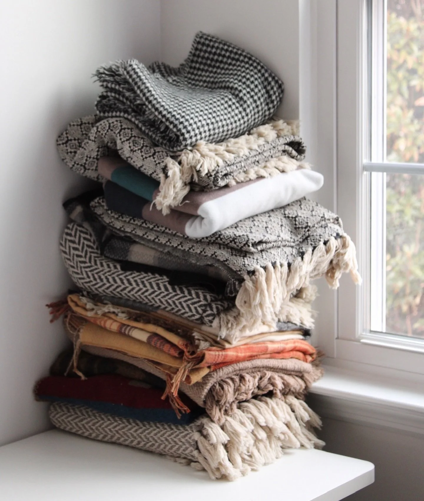 ☕️ Snow on the way and the world slowing down a bit. Amidst the baby cuddles, I&rsquo;ll be here mending, sipping something warm, and letting old materials become something new. Wishing everyone a cozy, gentle weekend. ❄️🤍

#CozySeason #SlowMade #Up