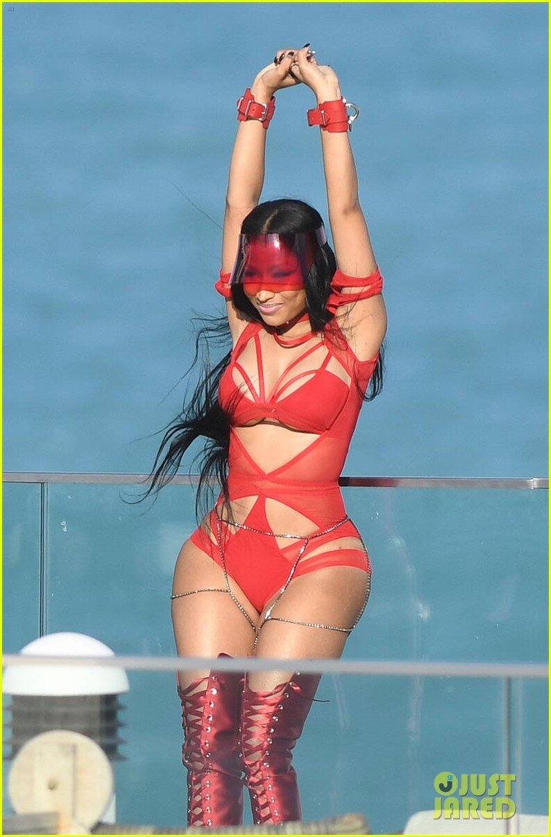 nicki-minaj-wears-sexy-cut-out-swimsuit-to-film-new-video-02-1.jpg