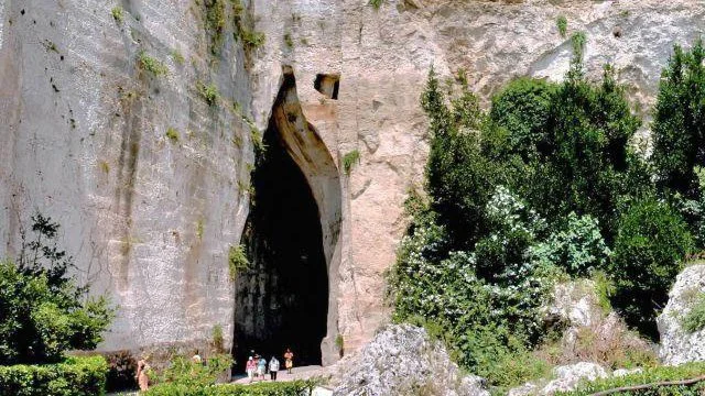 Ear of Dionysius in Italy.jpg