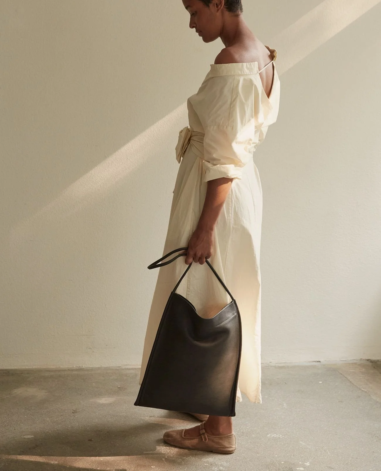 Carry more than just your essentials, carry confidence, elegance, and quiet power. Our Tote Bag isn&rsquo;t just a bag, it&rsquo;s a companion for every day, effortlessly holding what you need while letting you move through life with grace. Every tou
