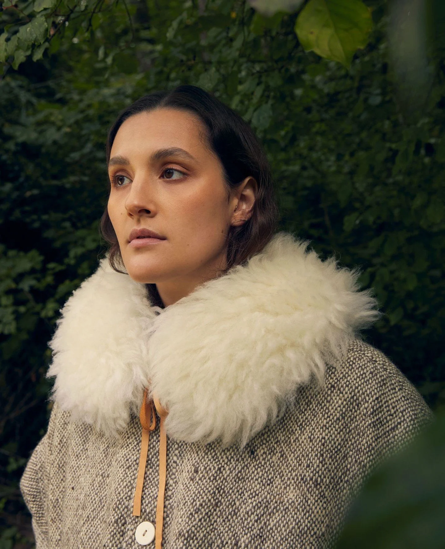 Crisp days invite quiet moments and our sheepskin collar wraps you in a gentle whisper of warmth. Soft beauty in earthy browns, warm whites, or a bold two-tone becomes more than an accessory...it is a touch that lingers, an elegance that rises with e