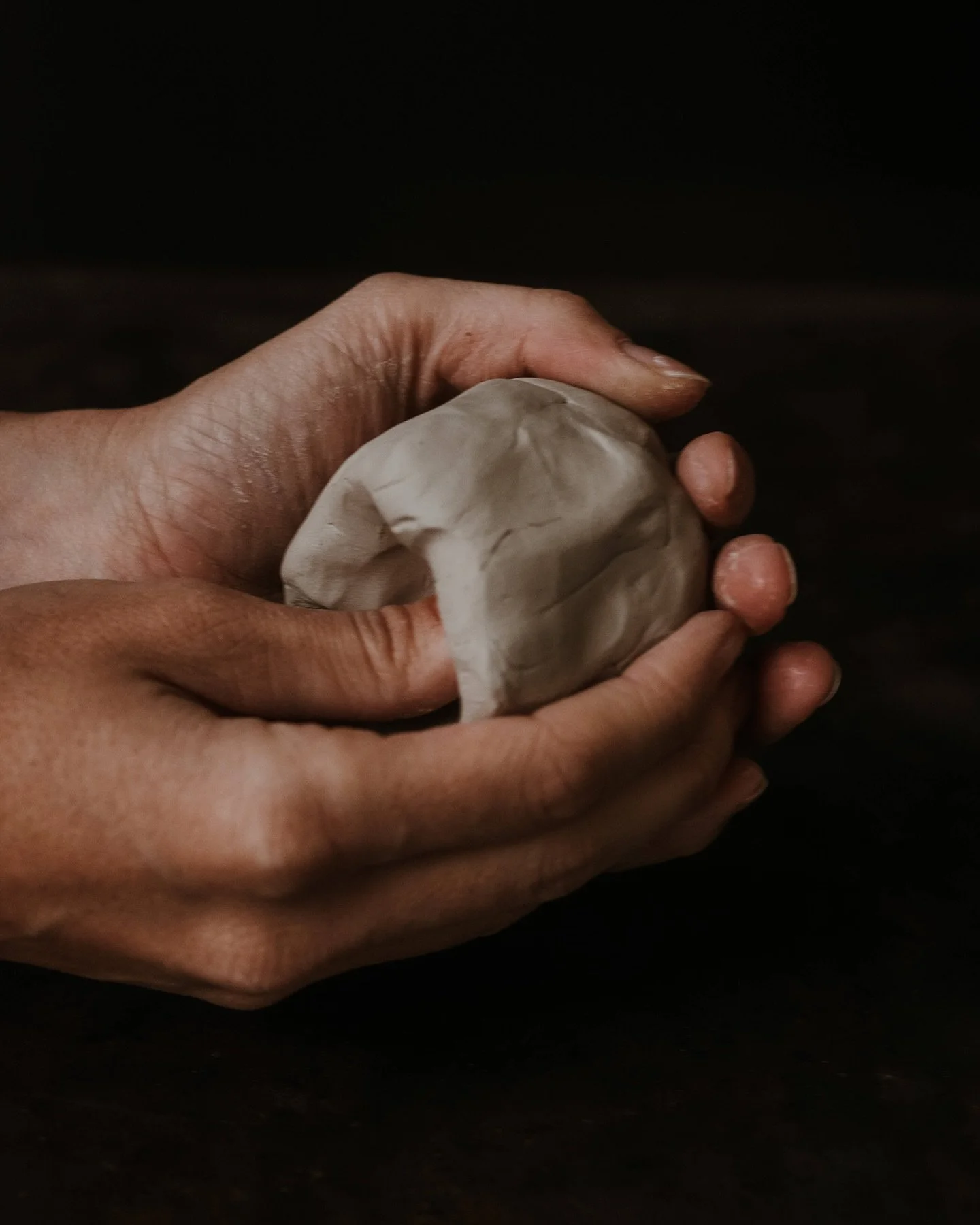 Quiet-Moments: A Collection of Calm is finally online ✨ Thoughtful sets created together with ceramic artist Raffaela Frei. @ceramic.frei.sein Born from the question of what giving truly means.
We realized: it's the little gestures. The quiet