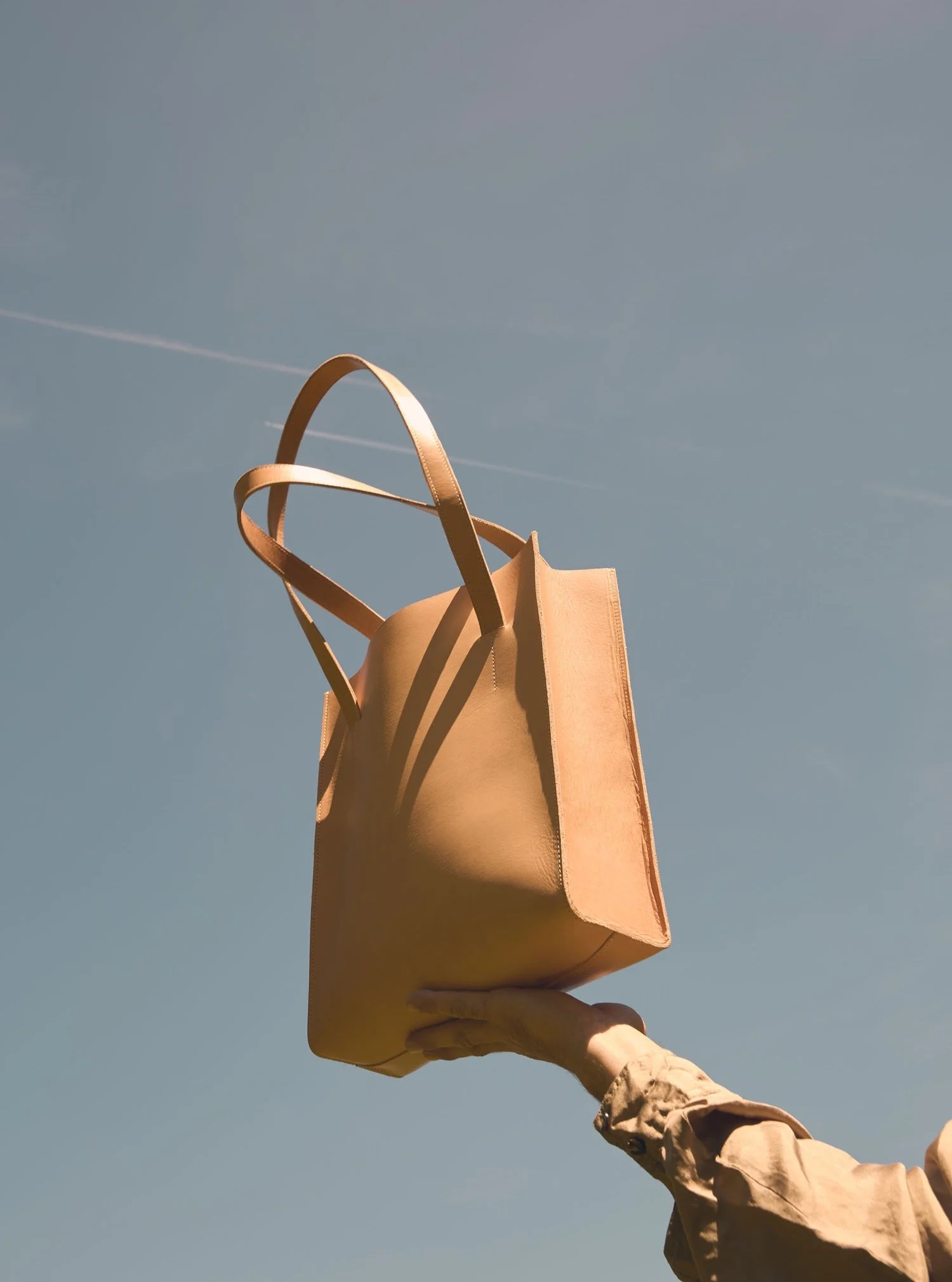 Finally, I can introduce her to you: the Simplicity Shopper.

She’s actually been by my side for a little while now, and I’ve come to love how simple and spacious she is. Everything I need fits inside, while the sturdy leather gives her a
