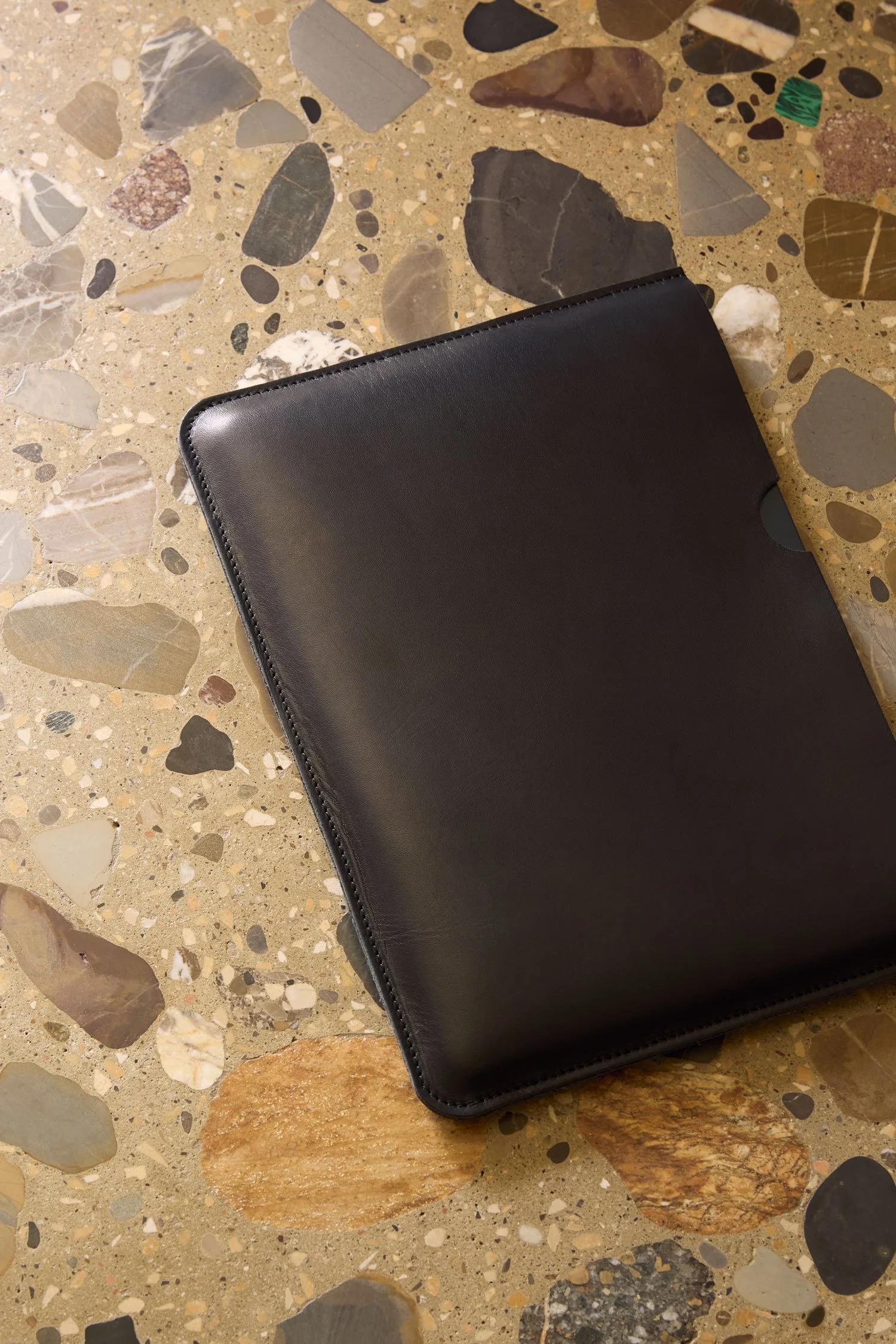 Laptophülle aus schwarzem Leder | Ledertasche für Notebook