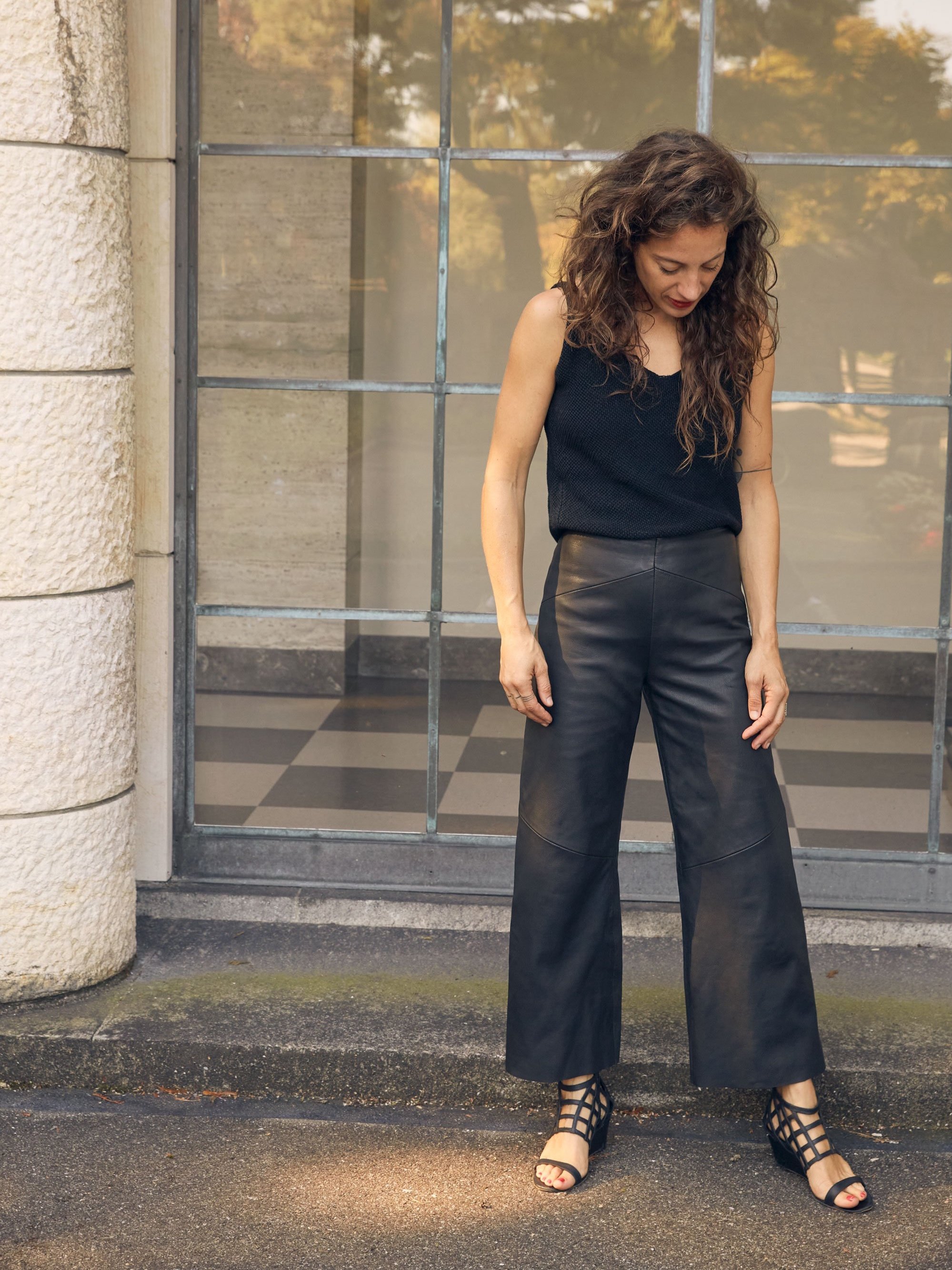 Lederhosen stylen | Trendige Lederhosen für Damen | Leder Hosen schwarz | Bioleder | Schweizer Lederhose | Lederhosen online kaufen | Lederculotte | Culotte