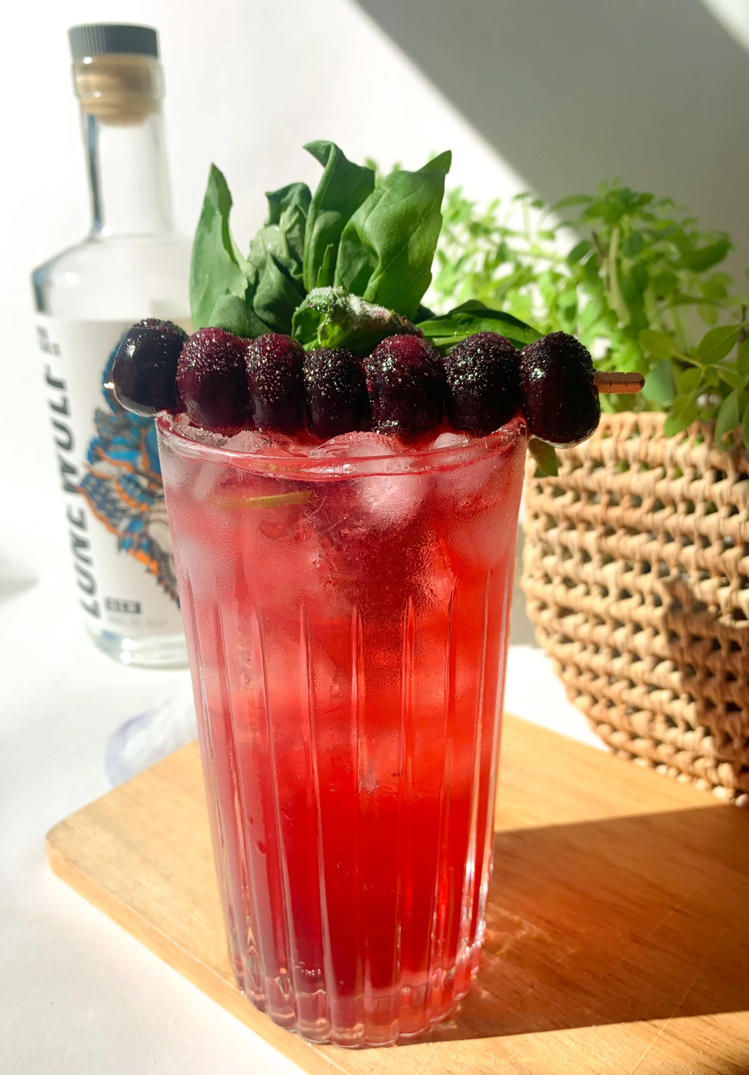How to Make a Blueberry Basil Gin Smash Cocktail: Craft Recipe &amp; Expert Tips