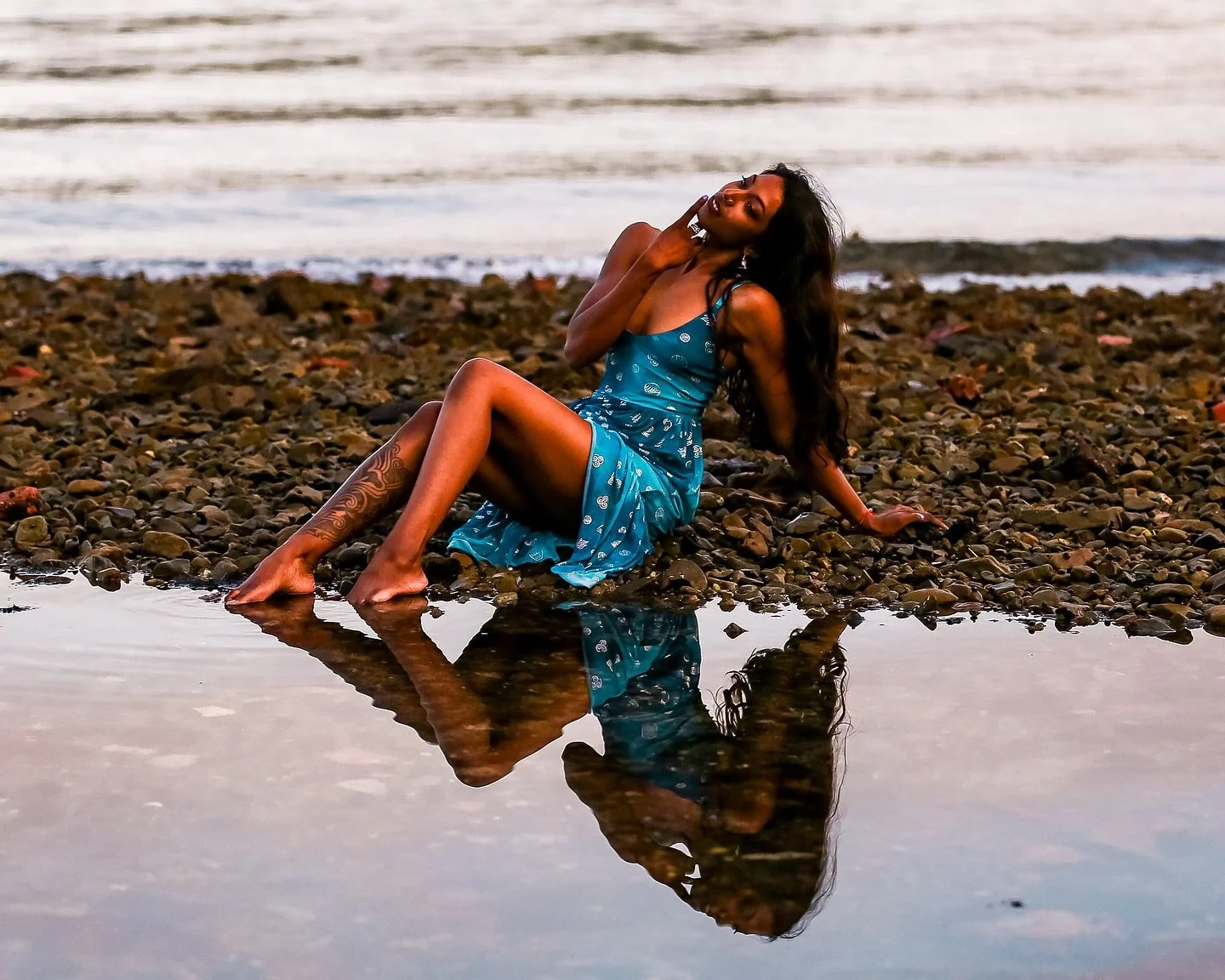 “New beginnings are often disguised as painful endings.” — Tao Te Ching
The inner child is resting now
The woman is rising
Something new is coming 🤎
📸 @nizaads