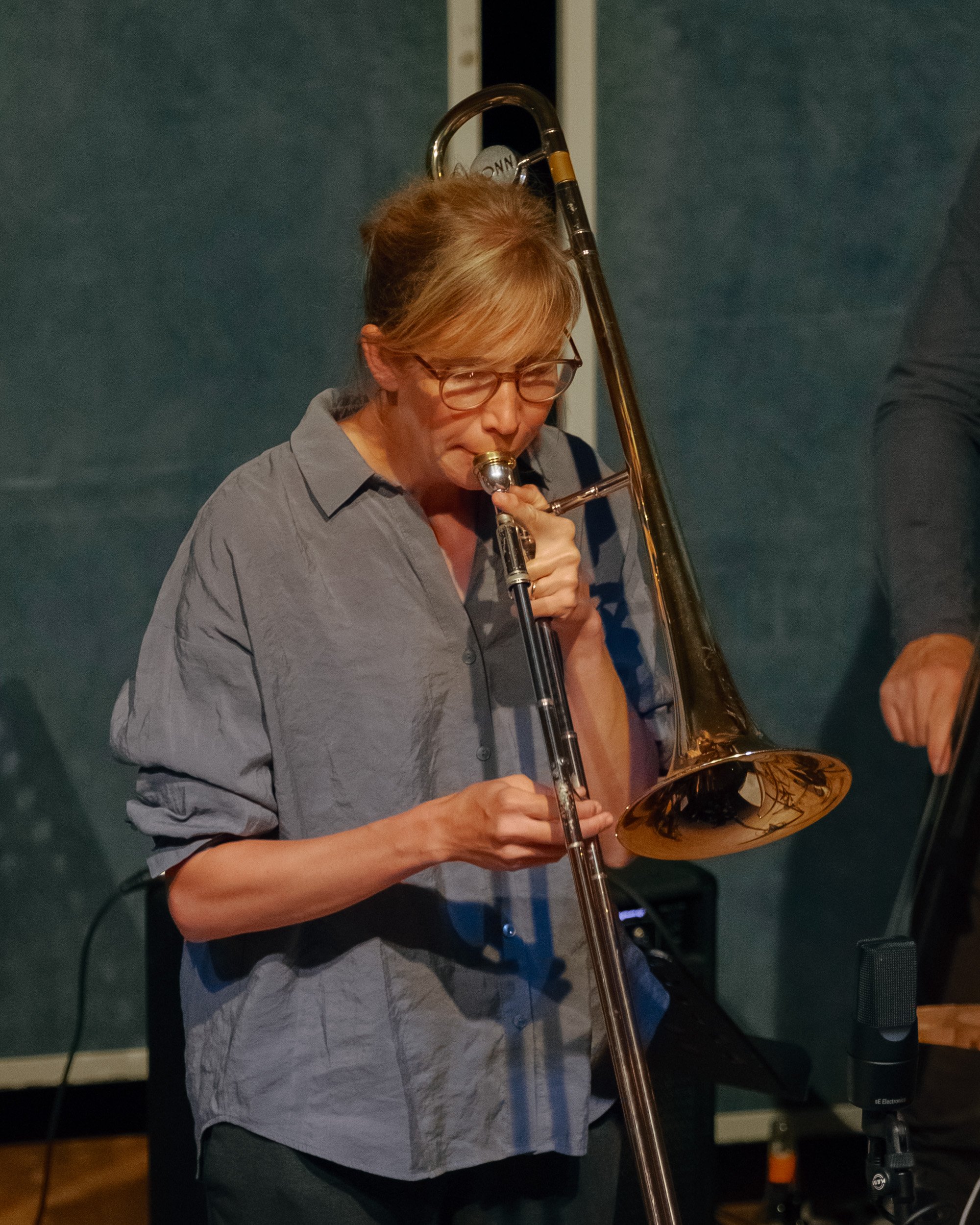 Die Jazzposaunistin Lisa Stick