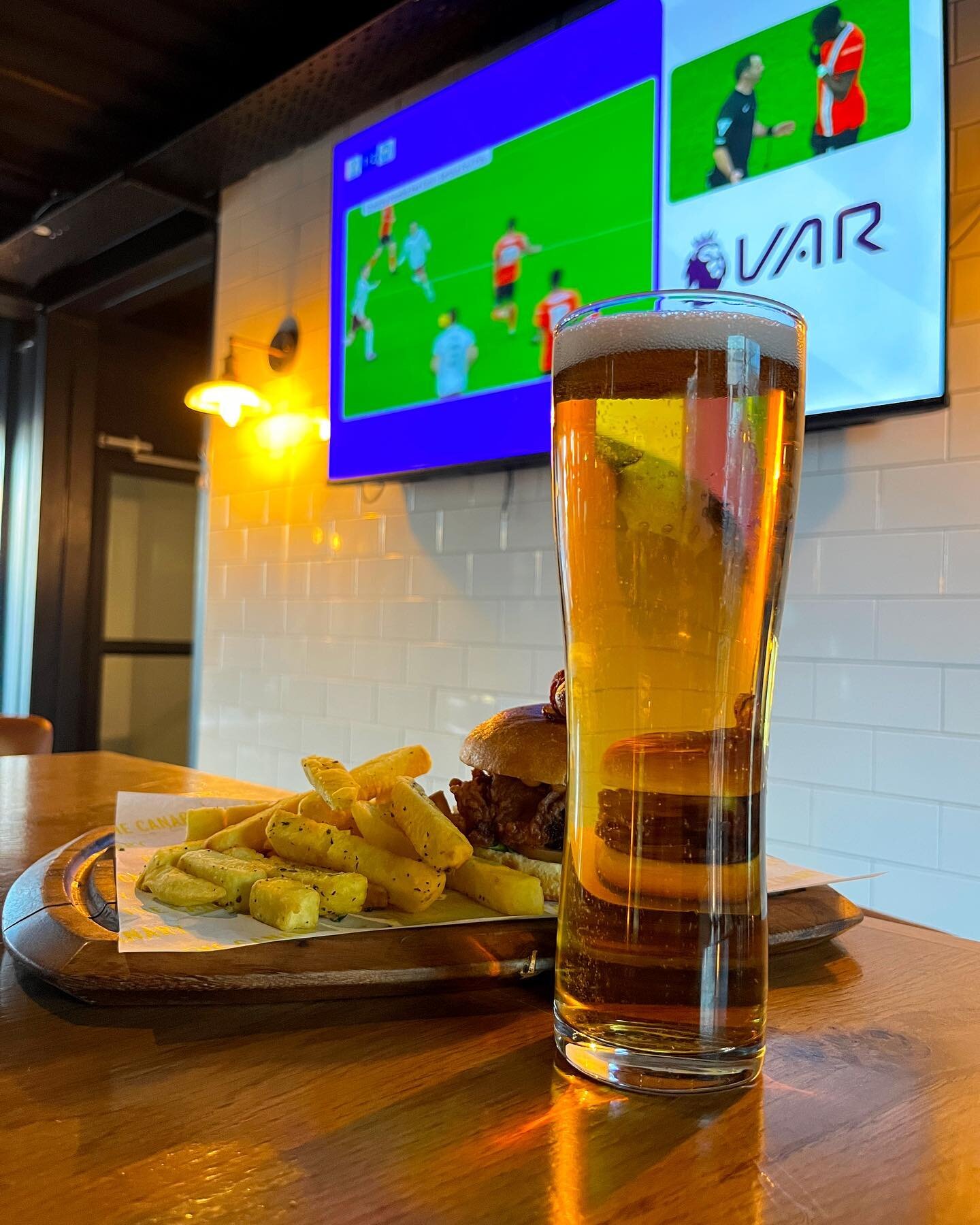 BANK HOLIDAY SPORT⚡️
Kicking things off with Castleford Tigers V Leeds Rhinos from 8pm tonight, Championship games tomorrow &amp; Premier League all weekend! 

Cash in on our mega game day deals and pull up with a pint to catch all the action. Hungry