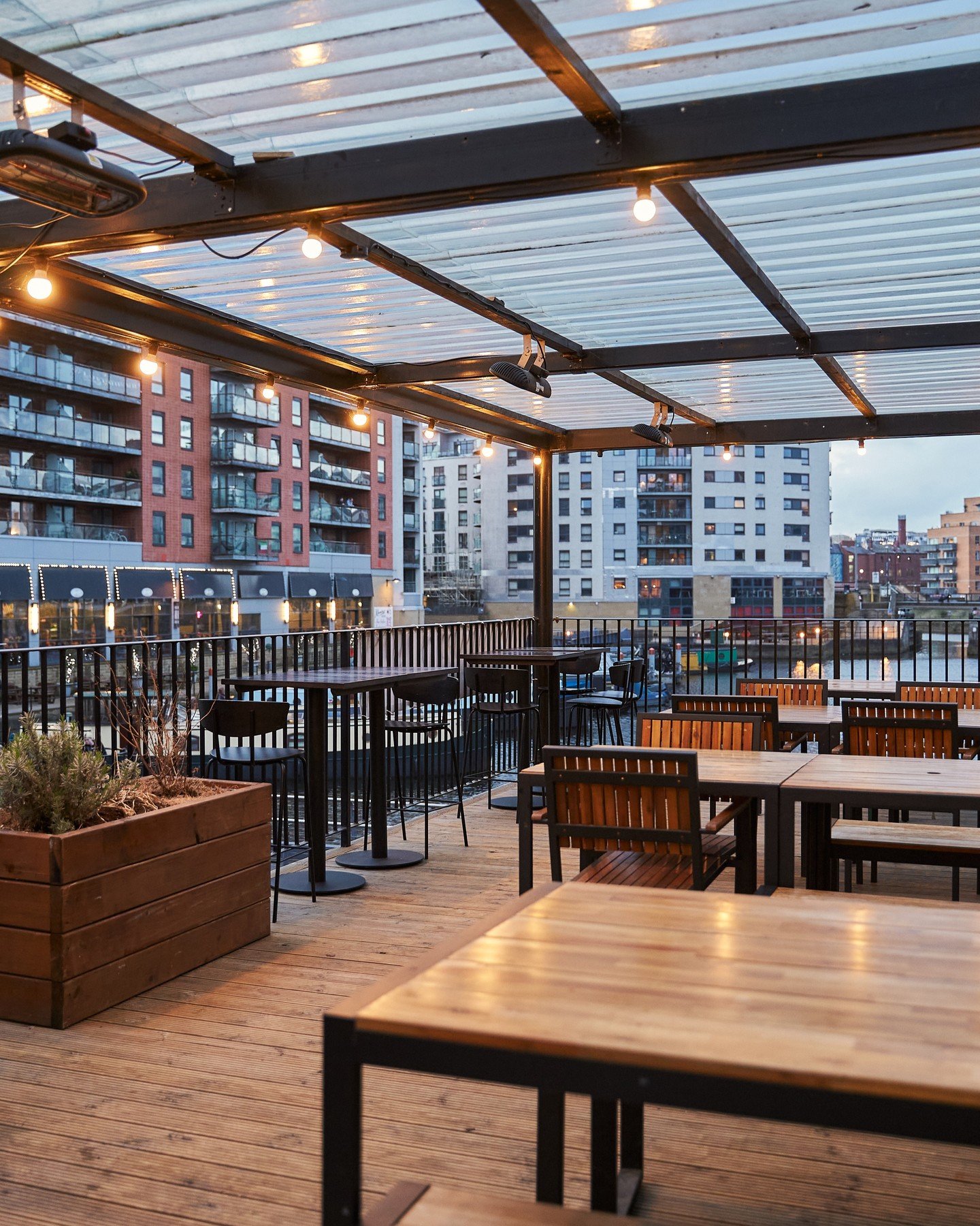 Do you think we&rsquo;ll ever see the sun again? 🥲

#leeds #leedsdock #canary #canarybar #leedsbar #leedsbars #leedsdrinks #leedspubs #leedsrestaurants #leedsfood #leedsfoodie