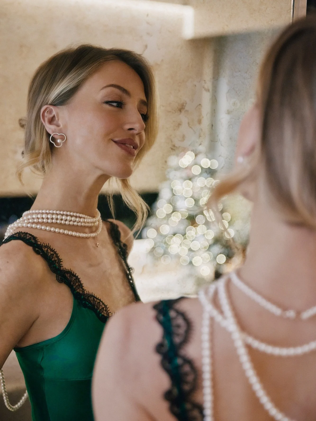 ad⎮ Fully in the festive spirit, and I must admit, that my favourite baubles this year come in the form of @tasaki_intl Akoya Pearls - proof that the most beautiful decorations are timeless and the ones you can wear. 🌙✨