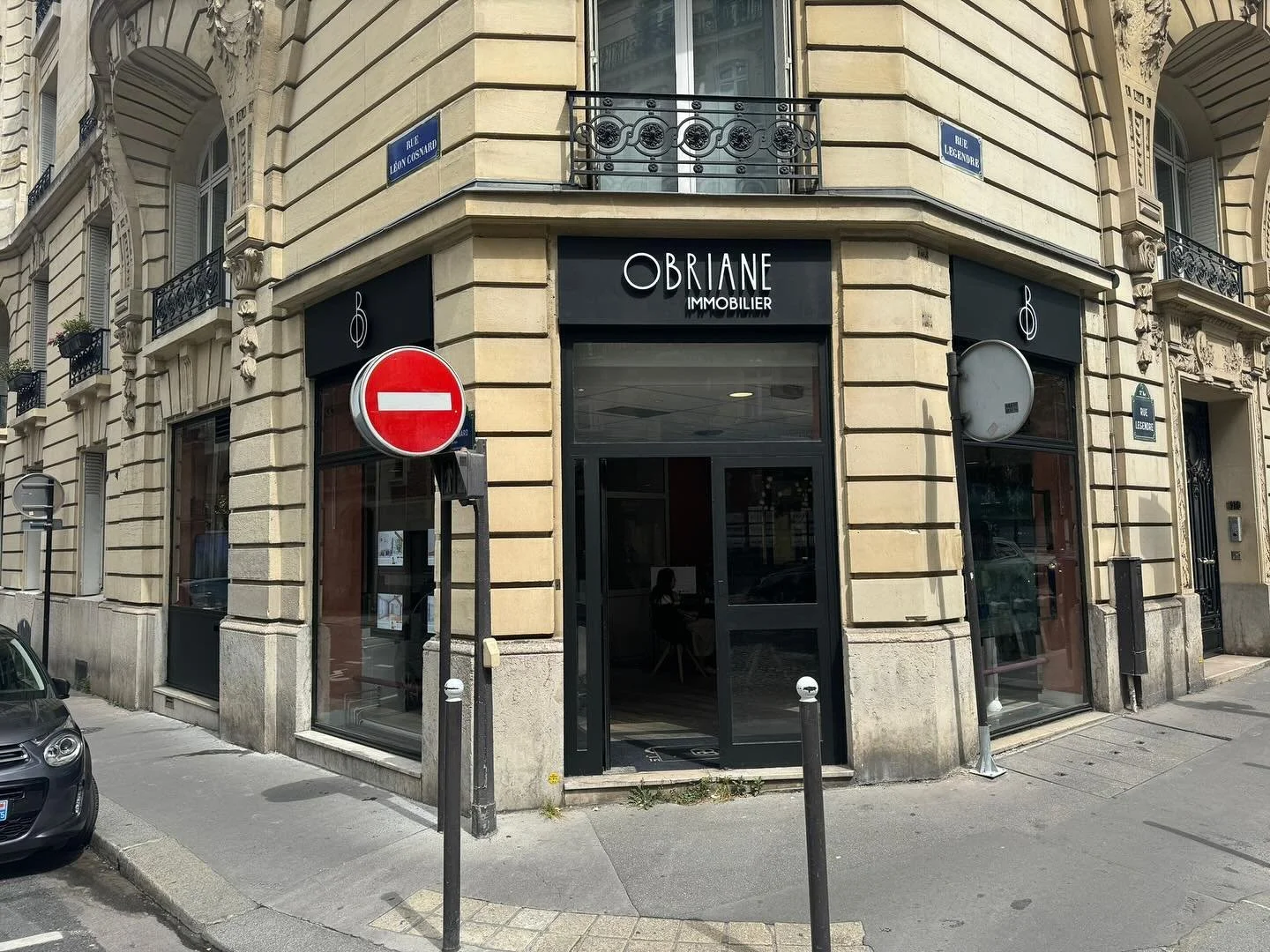 @gbail_immobilier r&eacute;alise la vente de murs libres situ&eacute; au 19 bis rue Legendre &agrave; Paris 17e au profit d&rsquo;un investisseur priv&eacute; et installation concomitante de l&rsquo;agence immobili&egrave;re @obriane_immobilier 

Mer