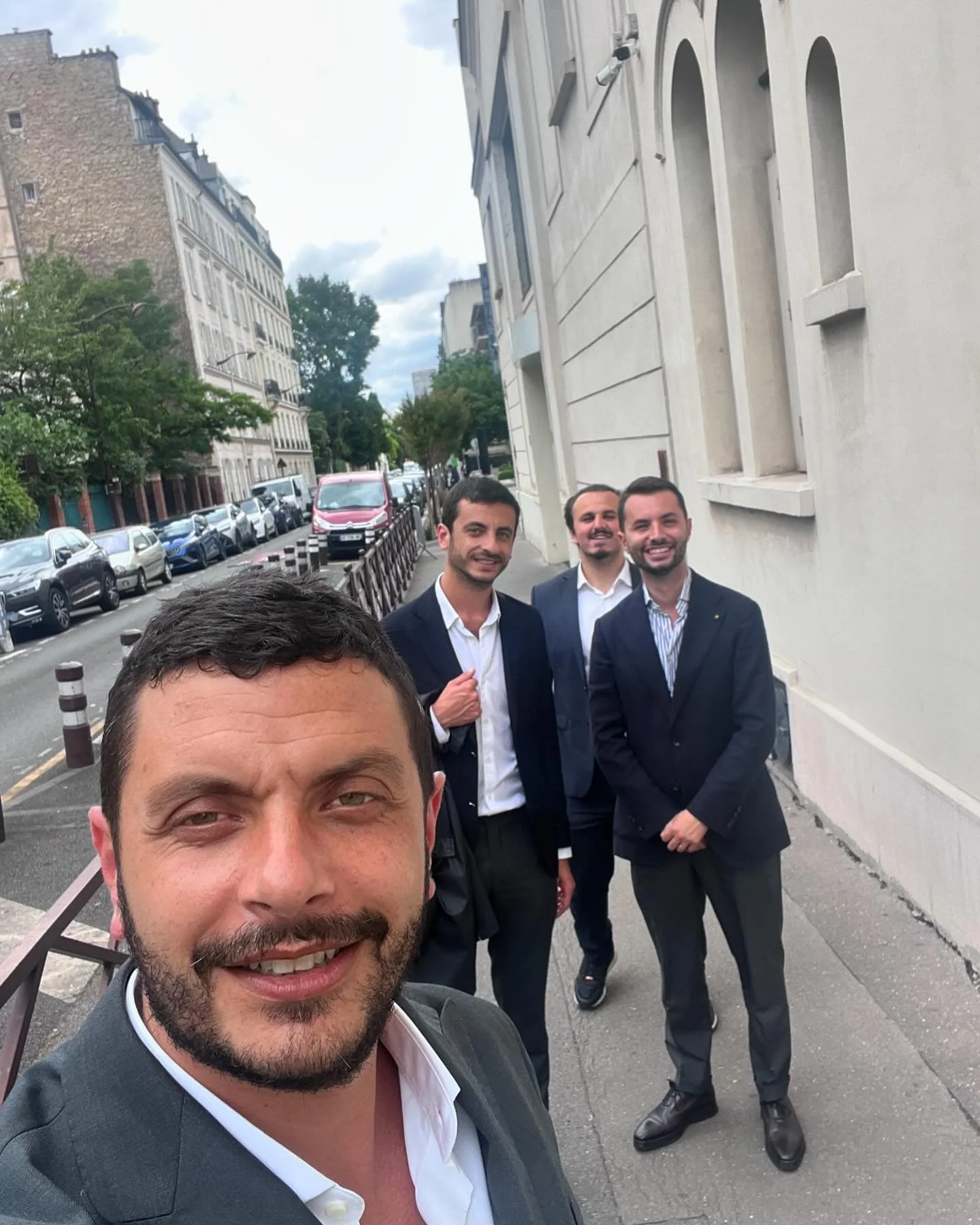 Chers tous,

&Agrave; l&rsquo;occasion de la p&eacute;riode estivale, toute l&rsquo;&eacute;quipe &laquo;&nbsp;Gbail&nbsp;&raquo; vous souhaite d&rsquo;excellentes vacances ! Profitez pleinement de ce temps pour vous d&eacute;tendre et vous ressource