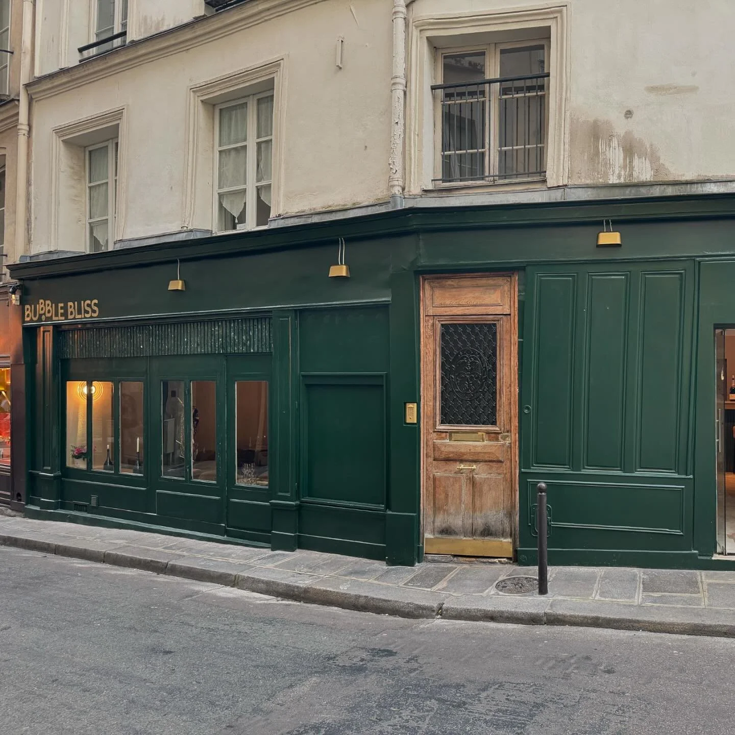 Apr&egrave;s avoir vendu les murs au profit d&rsquo;un investisseur priv&eacute;. 
@gbail_immobilier installe le 1er bar &agrave; champagne sur Paris &laquo;&nbsp;Bubble Bliss&nbsp;&raquo; en plein c&oelig;ur de Saint Germain des Pr&egrave;s au 3 rue
