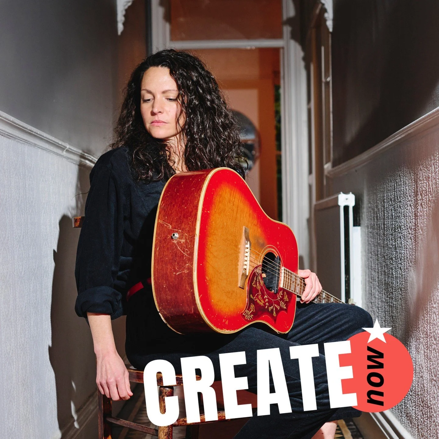 Today the Create Now Academy spotlight is fixed firmly on the gorgeous visage of UK singer songwriter Susy Thomas who's latest album Back from the Battlefield is being LAUNCHED 🚀🚀🚀 at London's Green Note on May 24th. 🎹🎸🥁

If that weren't exciti