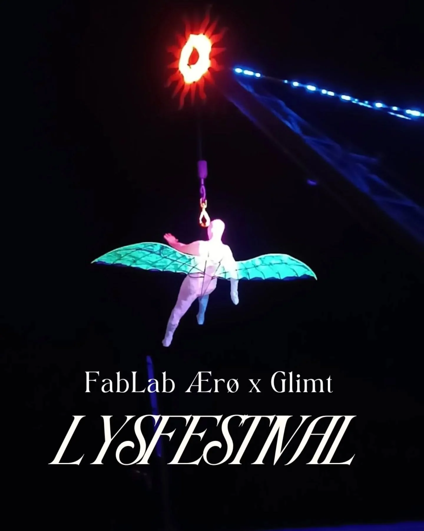 ✨ Fra Glimt til Lys i M&oslash;rket ✨

Fire lysinstallationer lyser nu op omkring Eriksensplads i Marstal &ndash; skabt som en del af Glimt lysfestivalen p&aring; Langeland og &AElig;r&oslash;.

Projektet blev udviklet af FabLab &AElig;r&oslash; i sa