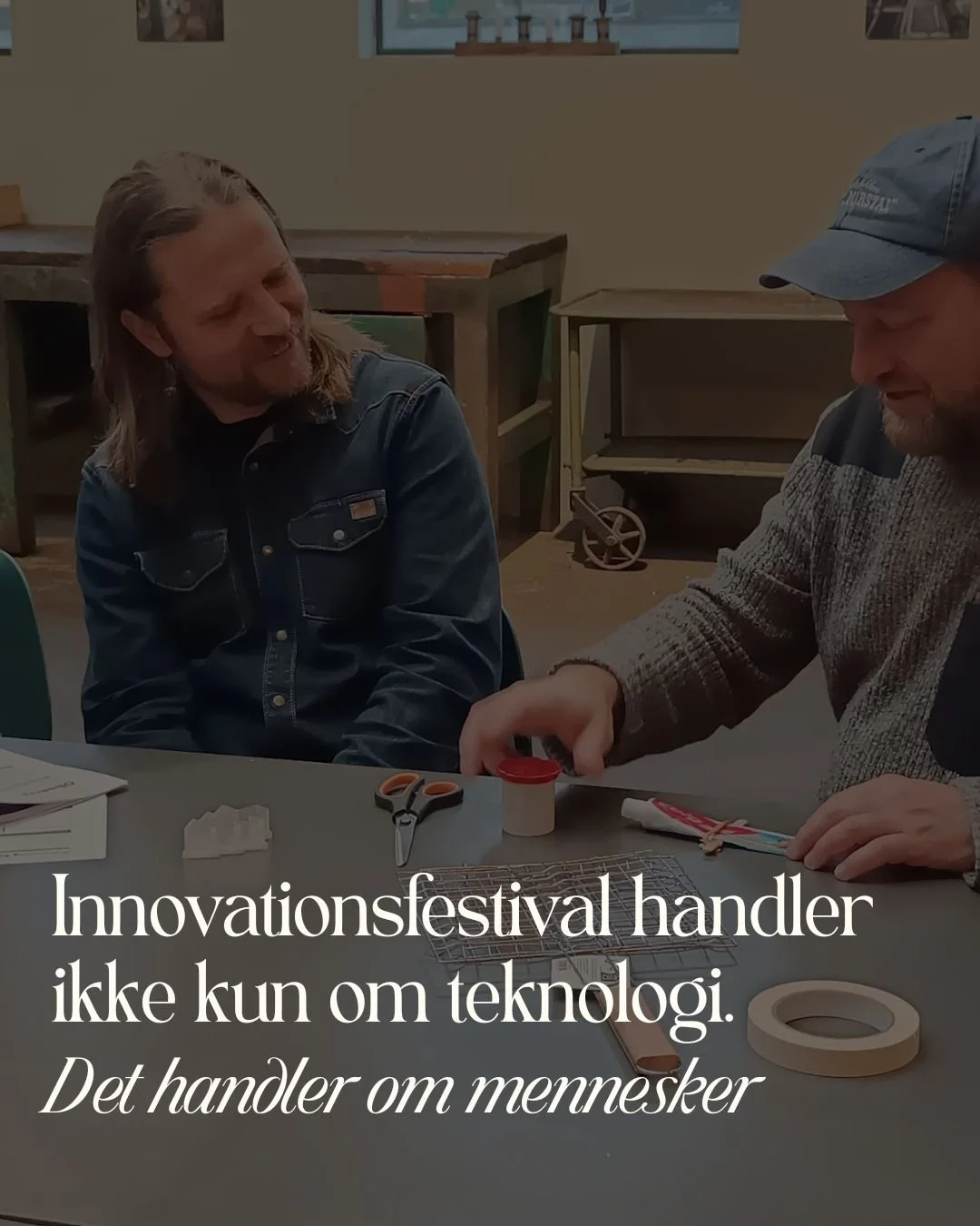 Innovationsfestival handler ikke kun om teknologi.
Det handler om mennesker ❤️

Elever, l&aelig;rere, FabLab-medlemmer, foreninger og lokale ildsj&aelig;le viser, hvad de har arbejdet med og inspirerer hinanden p&aring; tv&aelig;rs.

Du beh&oslash;ve