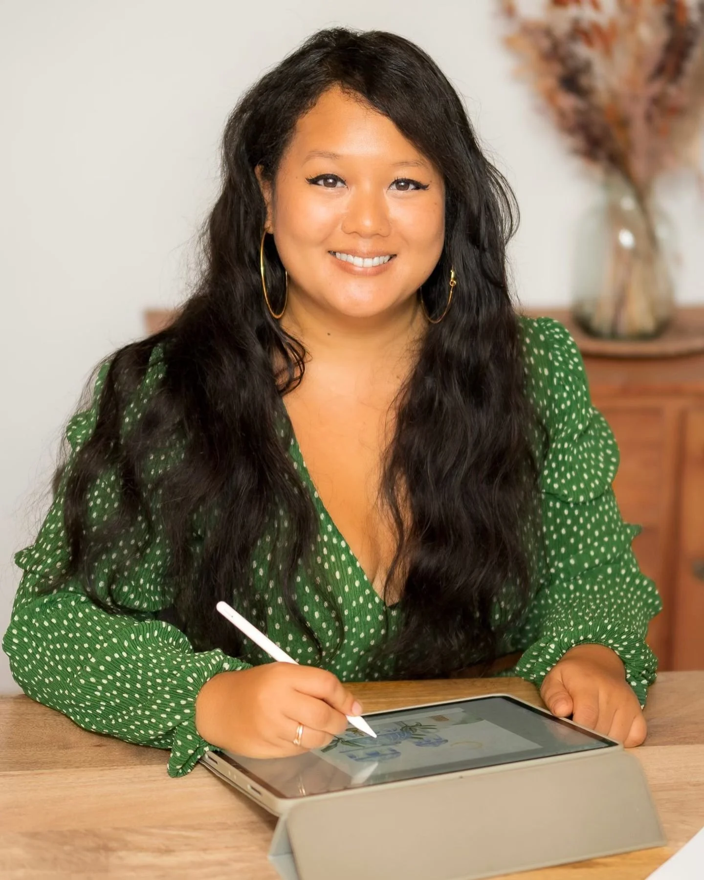 Hey ihr Lieben &hearts;️ 

Nach einer kleinen Pause melde ich mich endlich zur&uuml;ck und m&ouml;chte euch ein paar wundersch&ouml;ne Bilder zeigen, die die liebe Silvia @silvia.worm_fotografie von mir gemacht hat 😍 

Ich brauchte dringend neue Bus