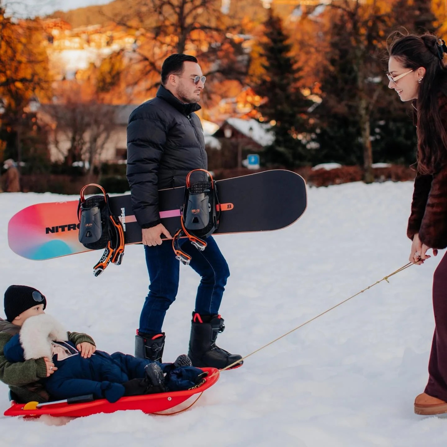Que pensez vous de ce petit shooting photo improvis&eacute; &agrave; @megeve_officiel au coucher du soleil ?

Snowboard by @ridemegeve