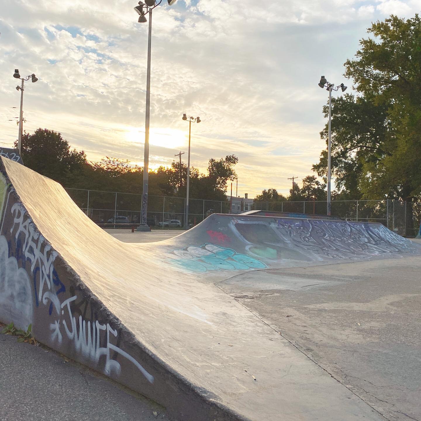 Some nice lines from Whitehall Skatepark in North Philly ⚡️⚡️

#skateboarding #philly #skatepark