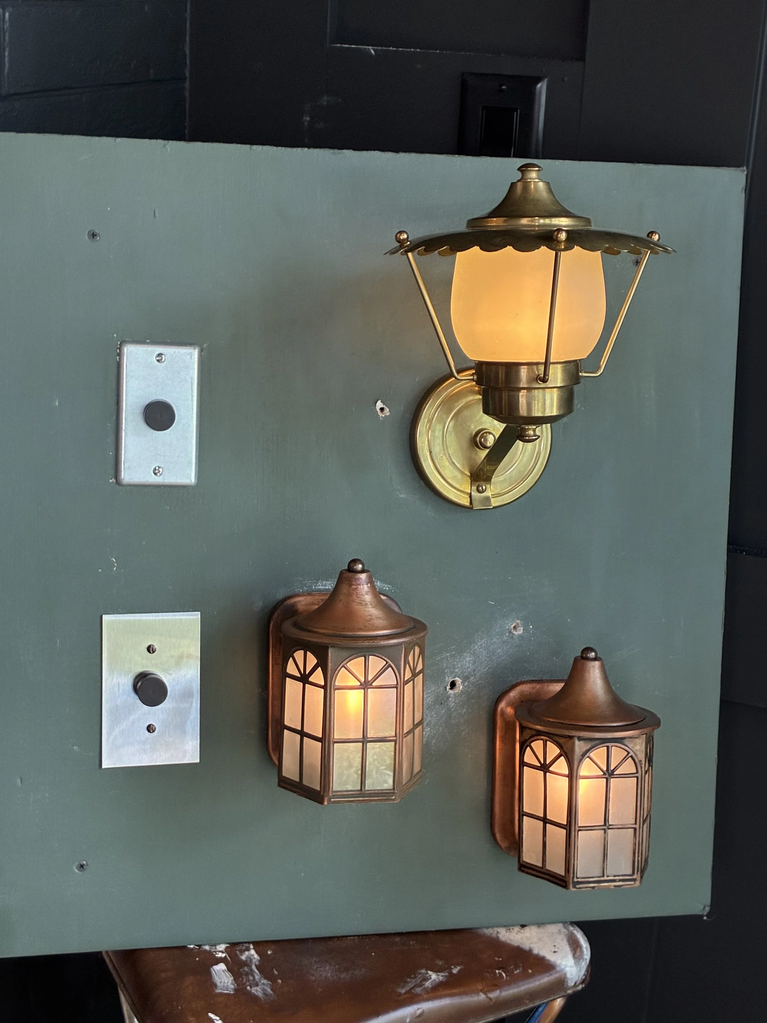 Pair lantern scones