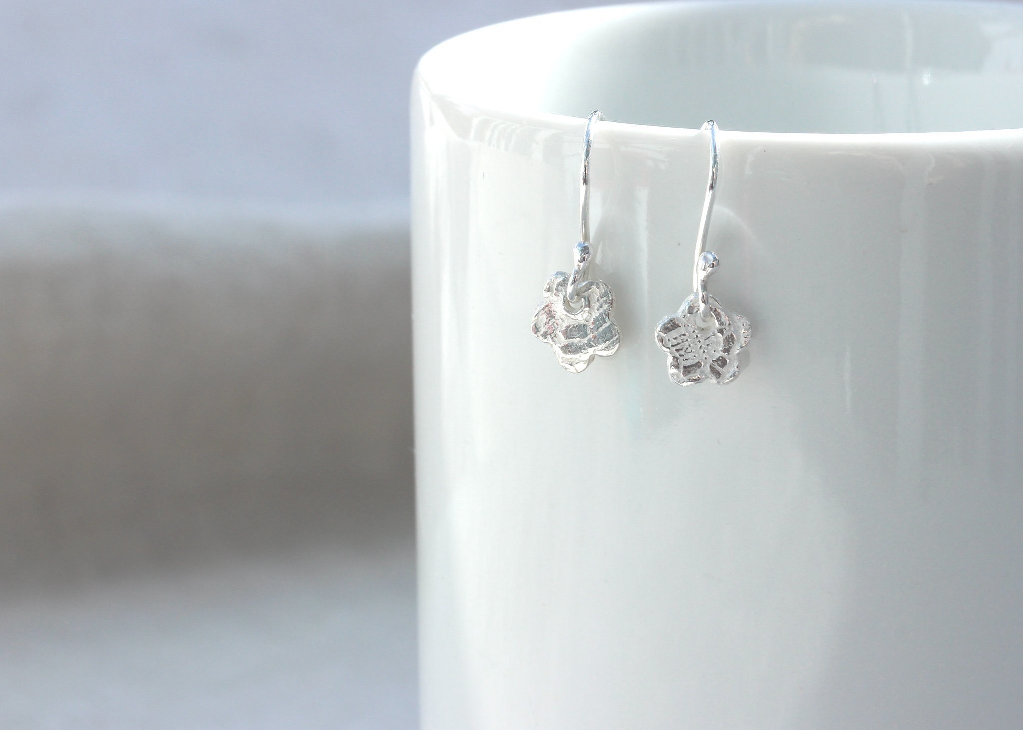 Silver mini flower dangly earrings with lace pattern