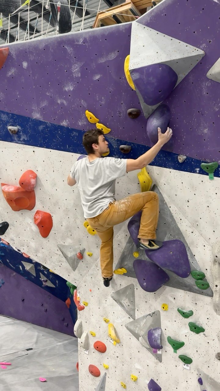 😈👾☂️🪁 New week, new boulders! Come on in to escape the heat and to throw down on our new set!