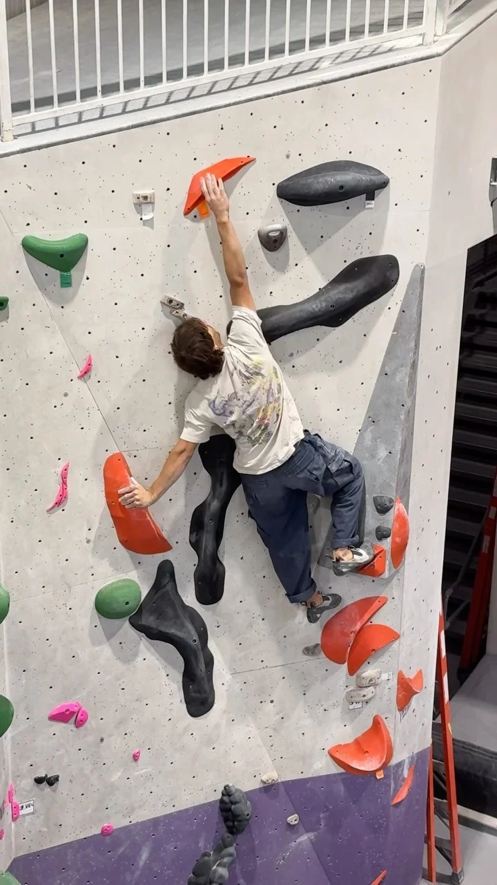 Dante was already awake for this one — here he is on our gorgeous new slab set! 🍊