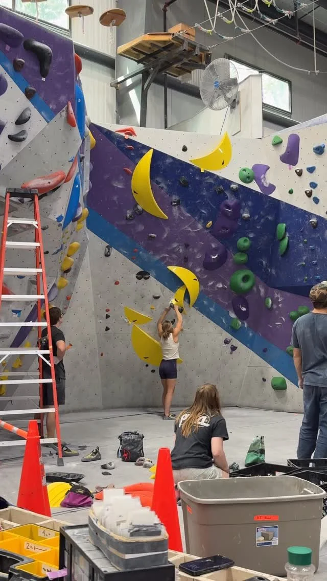 Julie takes down Jasper’s Yellow V6 on the 30° wall, set with our GORGEOUS brand new @rockcityclimbingholds crescents. Come on in to give this awesome rig a try for yourself!!