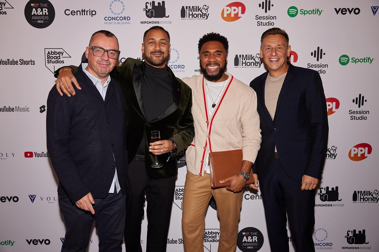 Always remember your mentors and your real day 1&rsquo;s in this business 🫡💜 

@jonnybarlow2 was my first A&amp;R mentor and continues to nurture and develop great execs like @samadebayo who worked @3beatmusic has gone on to smash it with @islandre