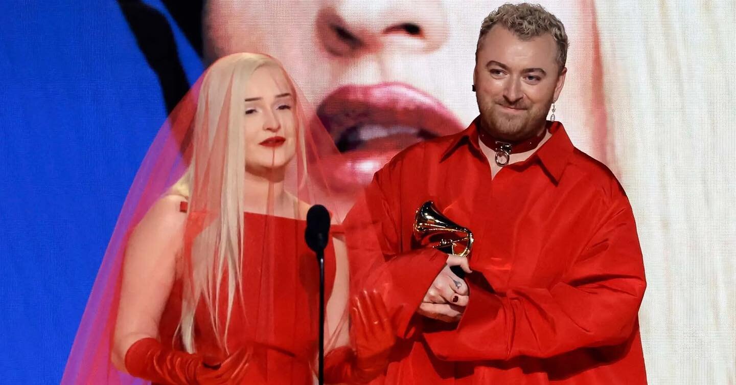 A groundbreaking moment at the @recordingacademy #grammys2023 where @samsmith and @kimpetras lifted the Grammy for best pop duo performance. 🏅 @stellarsongsltd @timanddannymusic