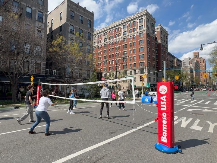Open Streets are back! What an incredible weekend we had, From giant games by @fitandfunplayscapes to performances by @estocrow . We&rsquo;d like to thank @emoryalumninyc for coming out with volunteers, as well as @bamesousa @hennabytasn.ia , @supers