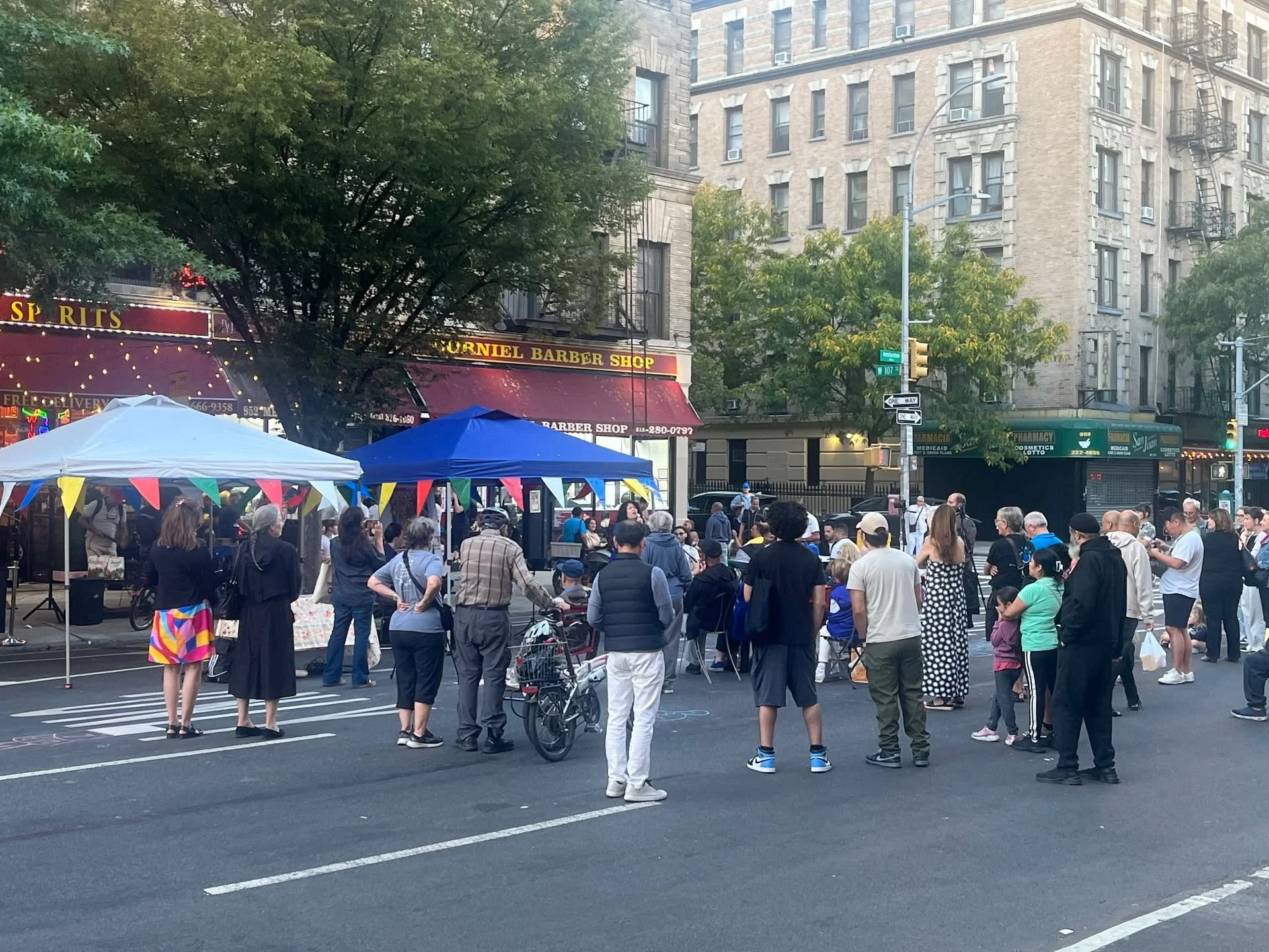 Thank you to Diana Lopez and El Taller Latino for a beautiful evening of tango music on Open Streets! More live music and family-friendly fun coming up this Saturday, September 27!
-
-
-
#upperwestside #uws #openstreetsnyc #openstreets #nyc #cabidnyc