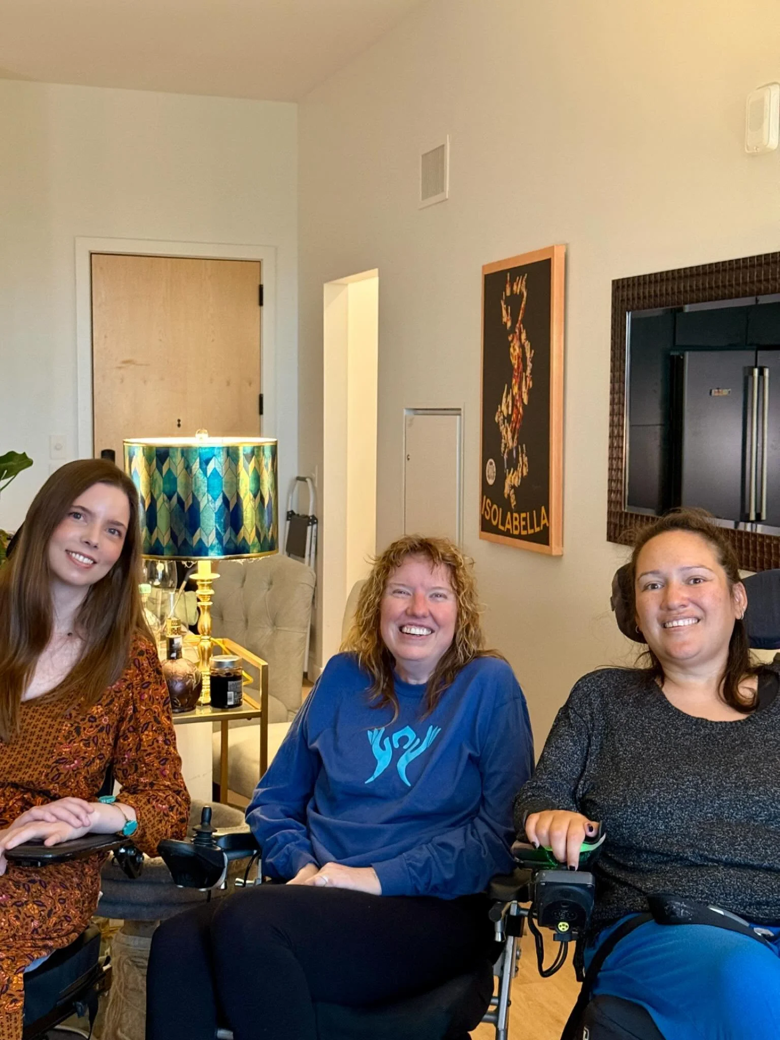 HAS friends in Denver 👯&zwj;♀️💖

#heralsstory #als #mnd #alsawareness #babewithamobilityaid #denverwinemerchant