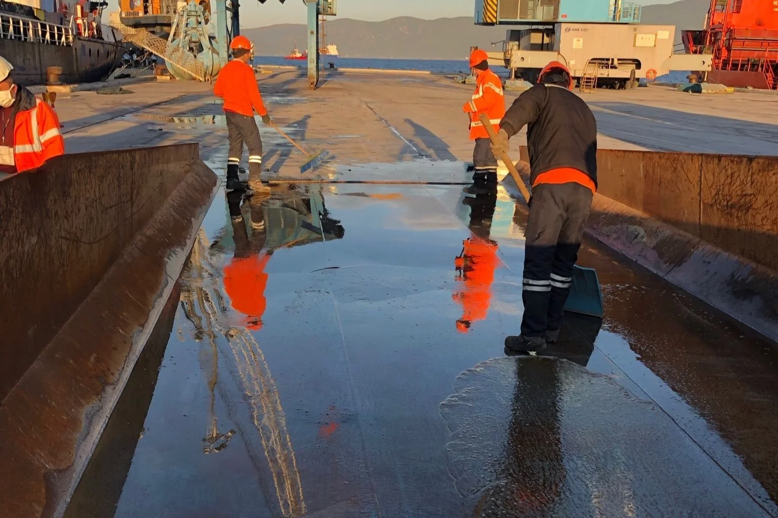 Ship Loading Equipment: Visual Inspection of the Crane Loading Platform