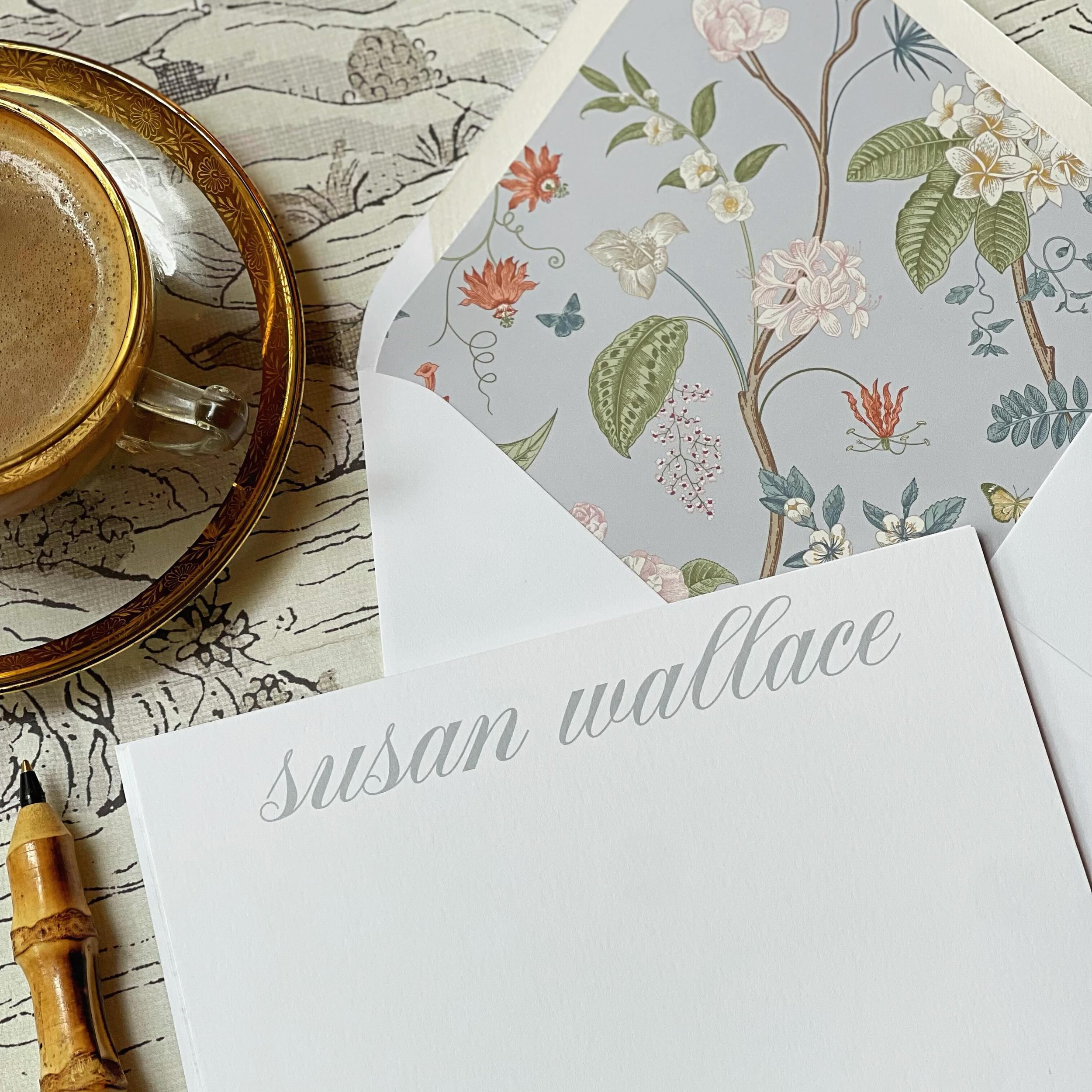 Our best selling stationery set ✍🏼 -a timeless, sophisticated classic! Shop these notecards plus many more on our website -linked in bio! Happy Saturday! ☕️✨💕